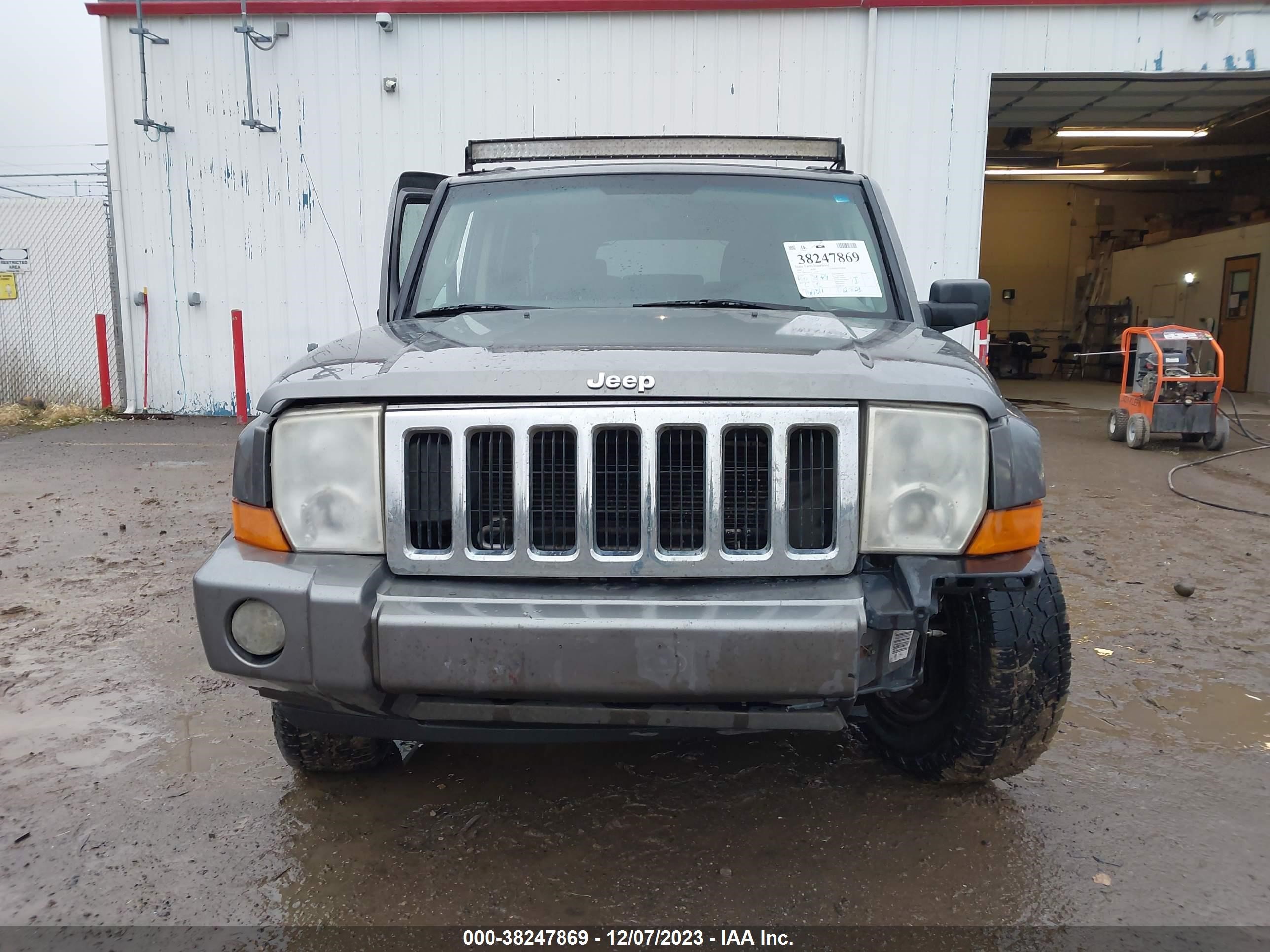 Photo 11 VIN: 1J8HG48K48C145685 - JEEP COMMANDER 