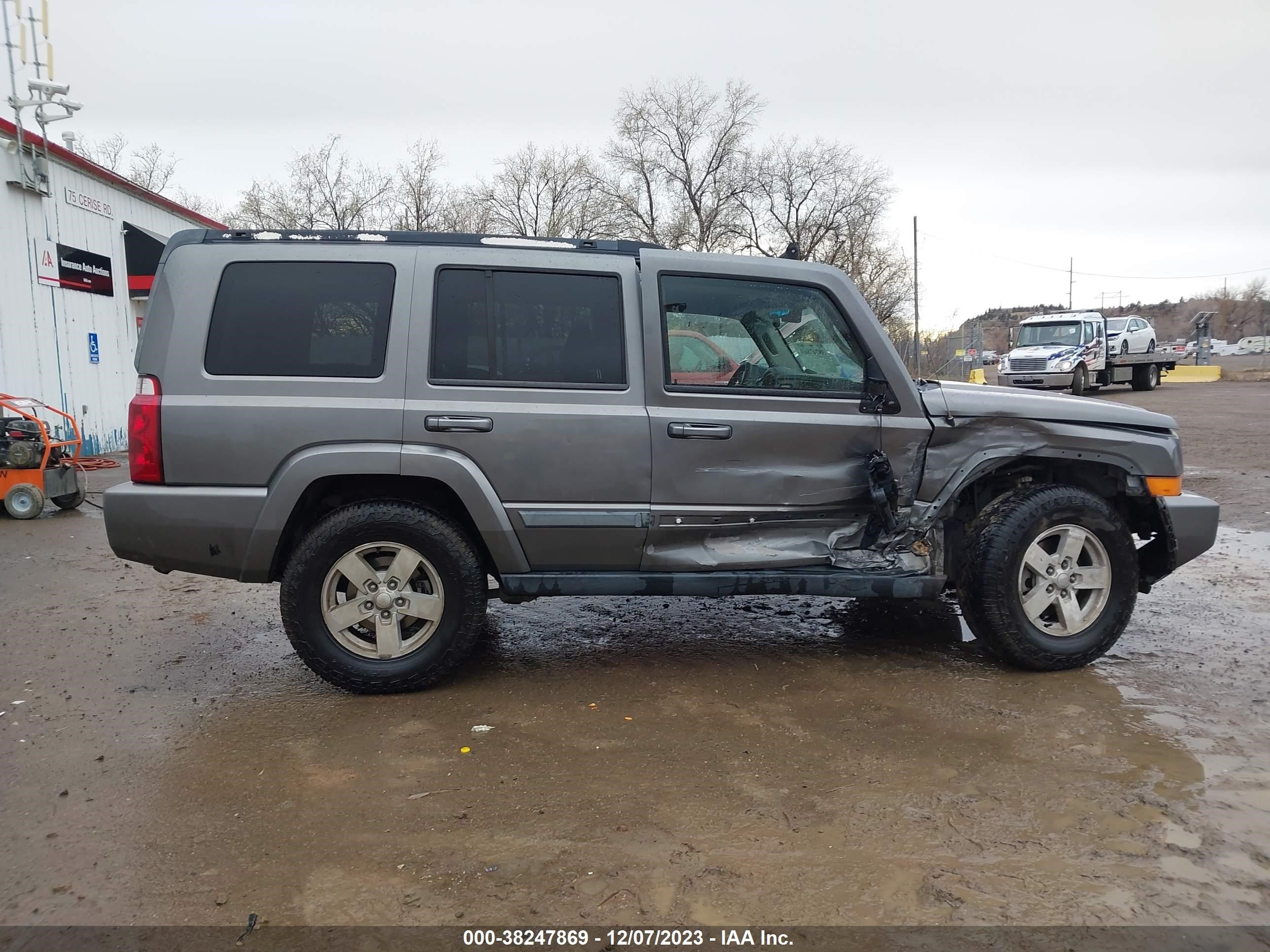 Photo 12 VIN: 1J8HG48K48C145685 - JEEP COMMANDER 