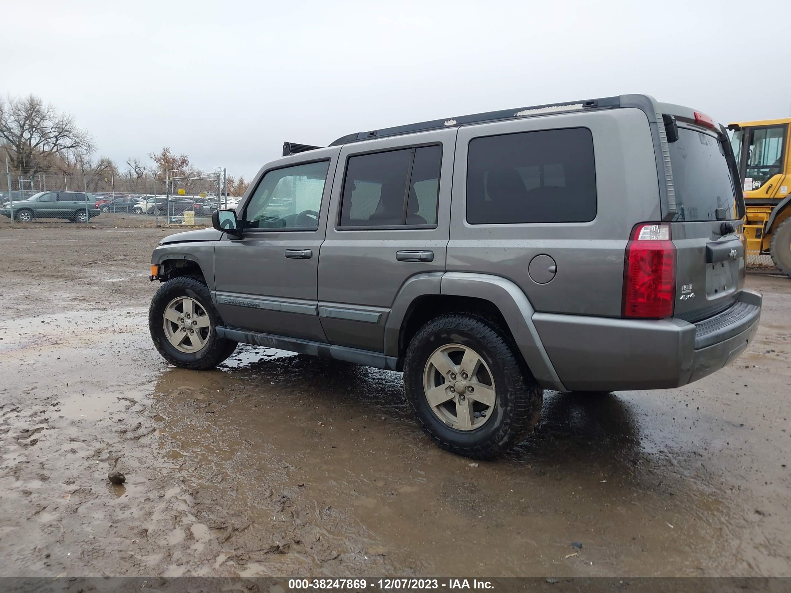 Photo 2 VIN: 1J8HG48K48C145685 - JEEP COMMANDER 