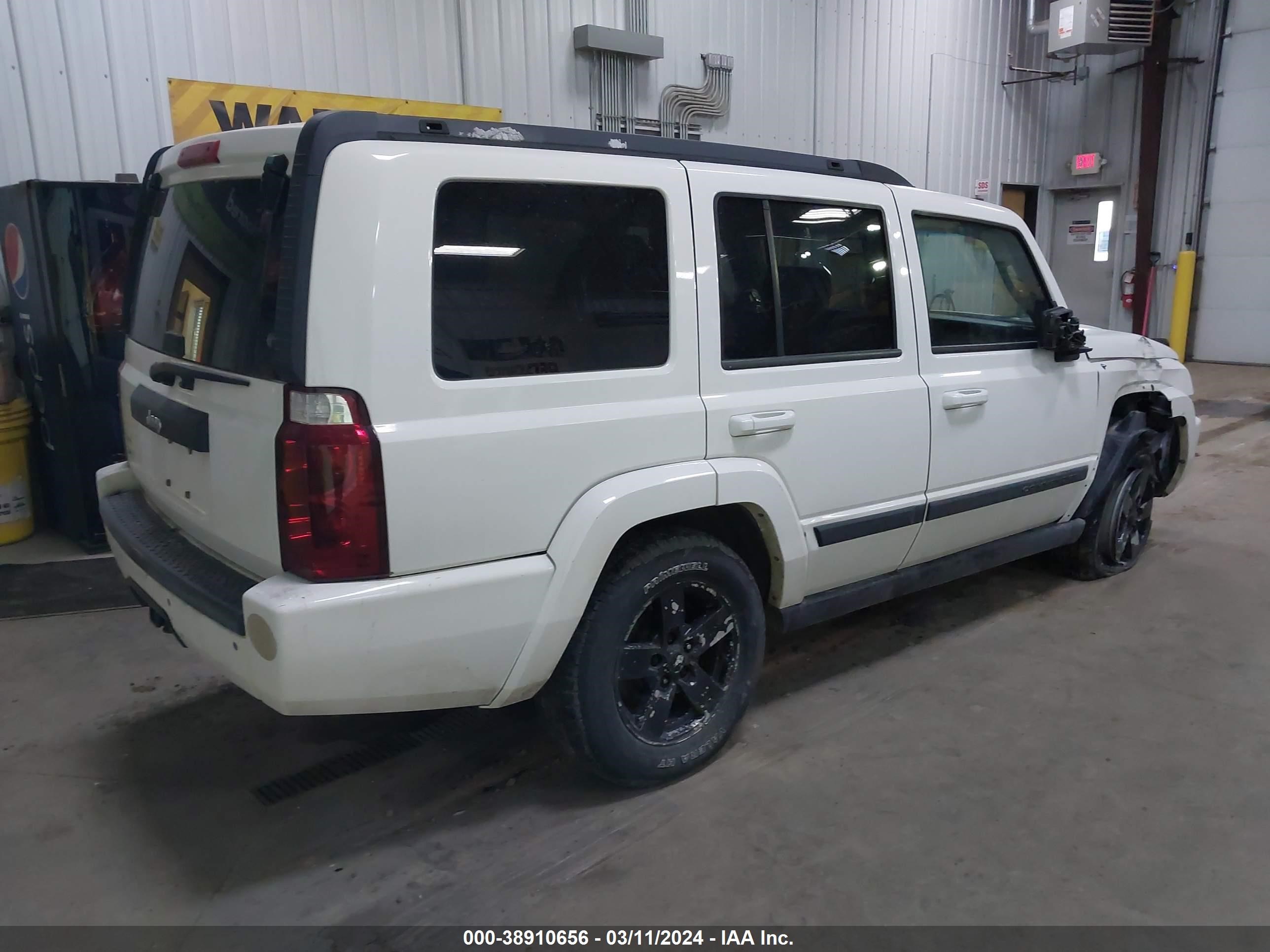 Photo 3 VIN: 1J8HG48K78G186411 - JEEP COMMANDER 