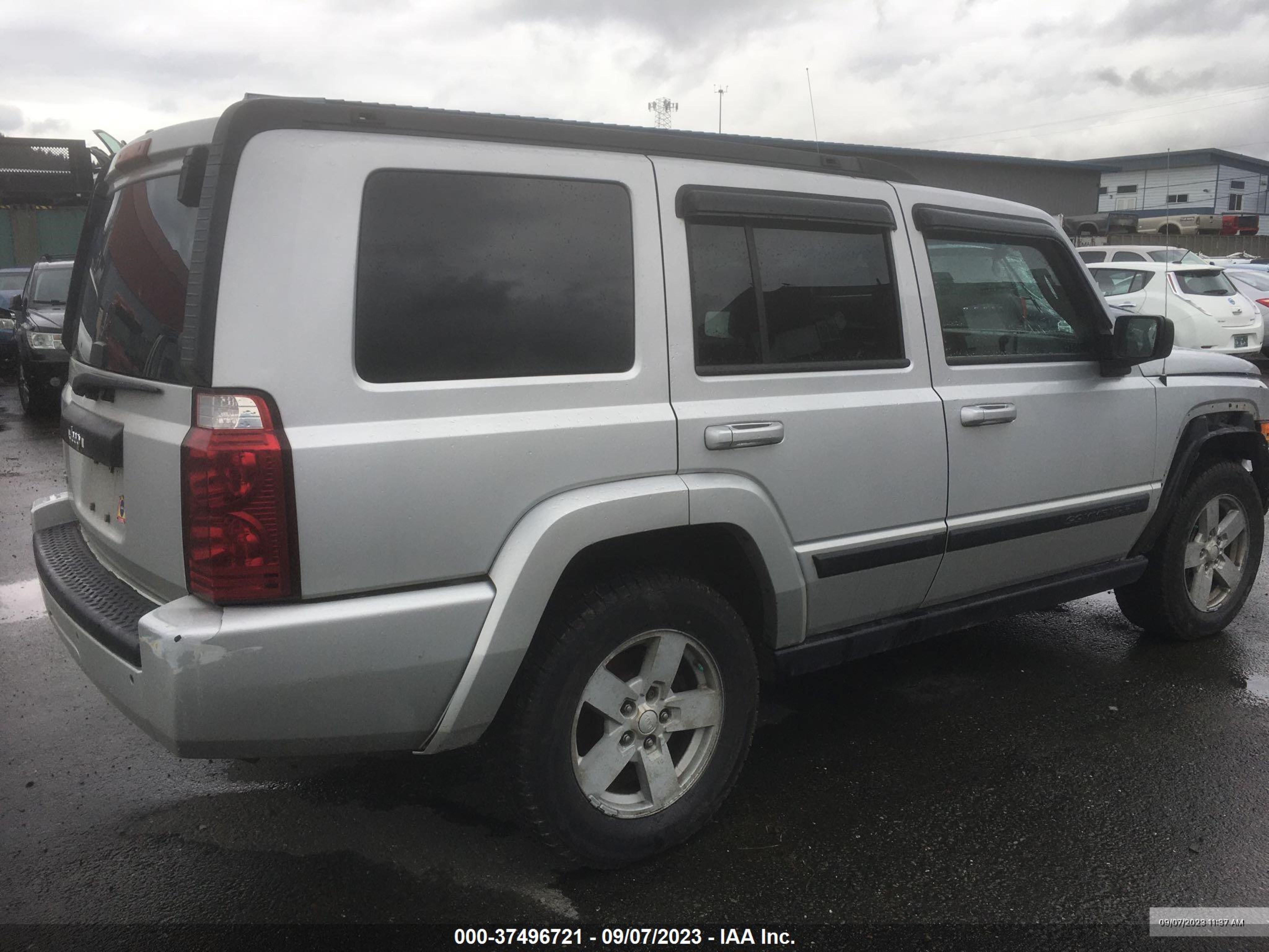 Photo 3 VIN: 1J8HG48K88C173151 - JEEP COMMANDER 