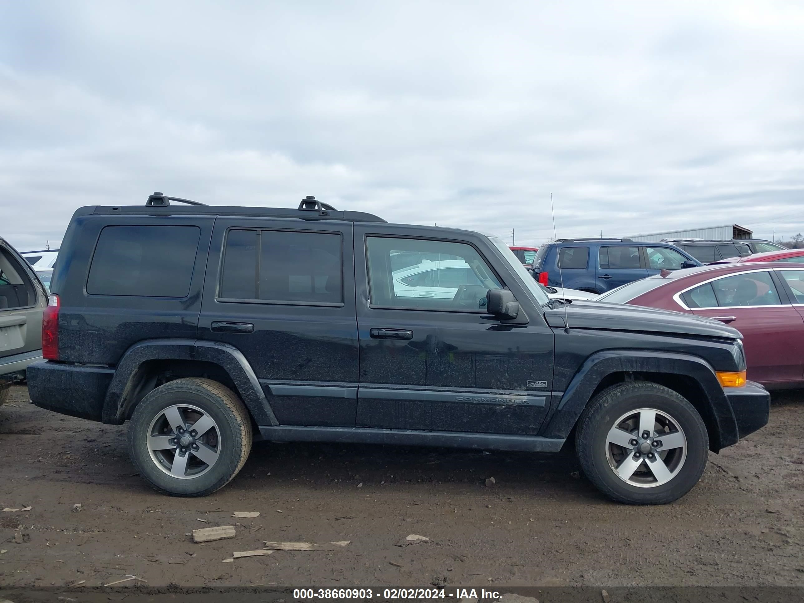 Photo 12 VIN: 1J8HG48K88C175630 - JEEP COMMANDER 