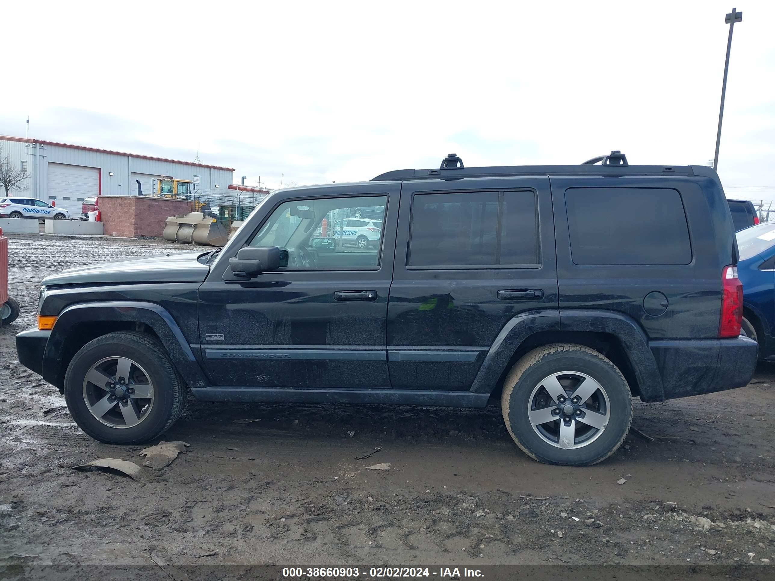 Photo 13 VIN: 1J8HG48K88C175630 - JEEP COMMANDER 