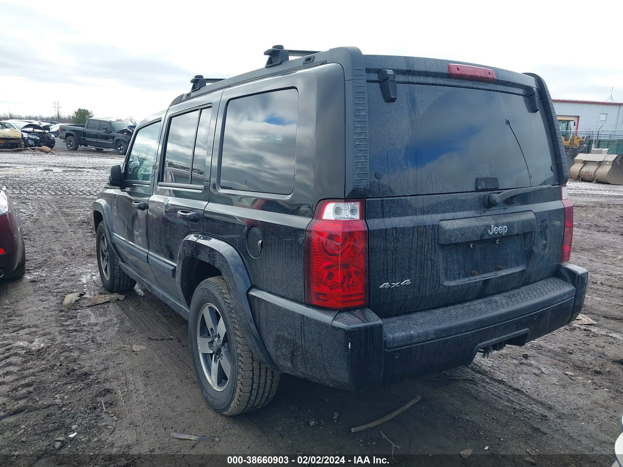 Photo 2 VIN: 1J8HG48K88C175630 - JEEP COMMANDER 