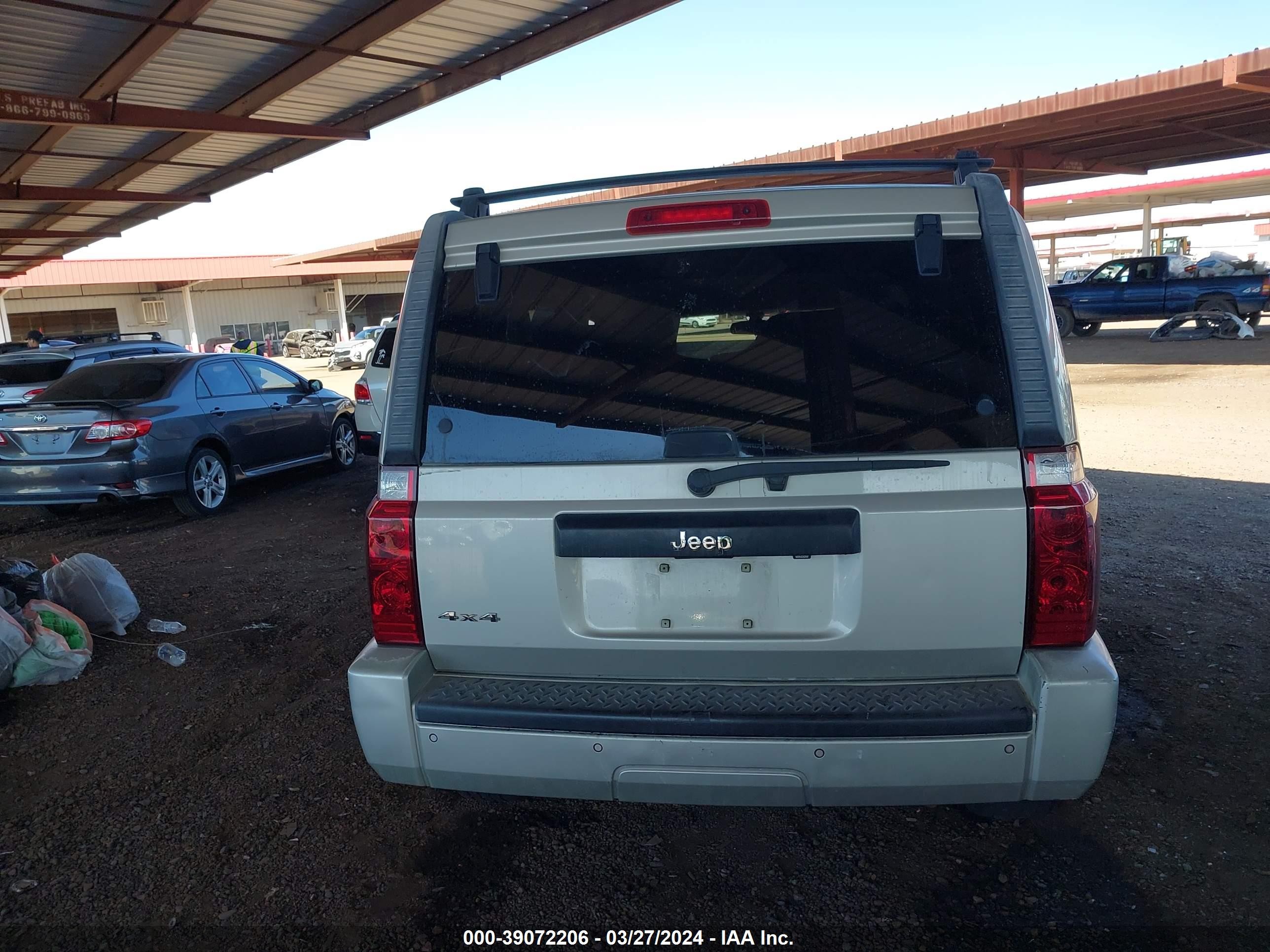 Photo 14 VIN: 1J8HG48K98C173661 - JEEP COMMANDER 