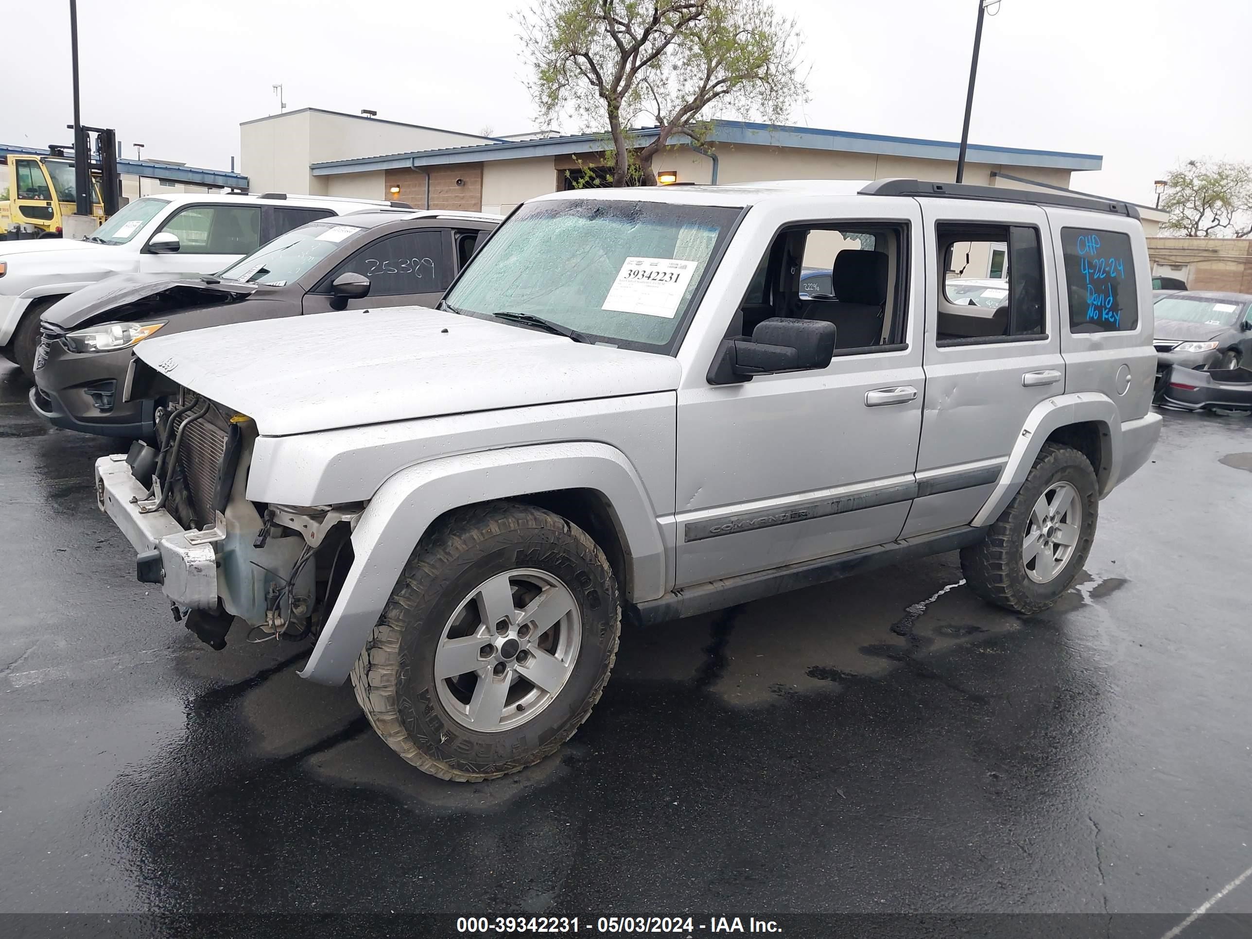 Photo 14 VIN: 1J8HG48K98C206772 - JEEP COMMANDER 