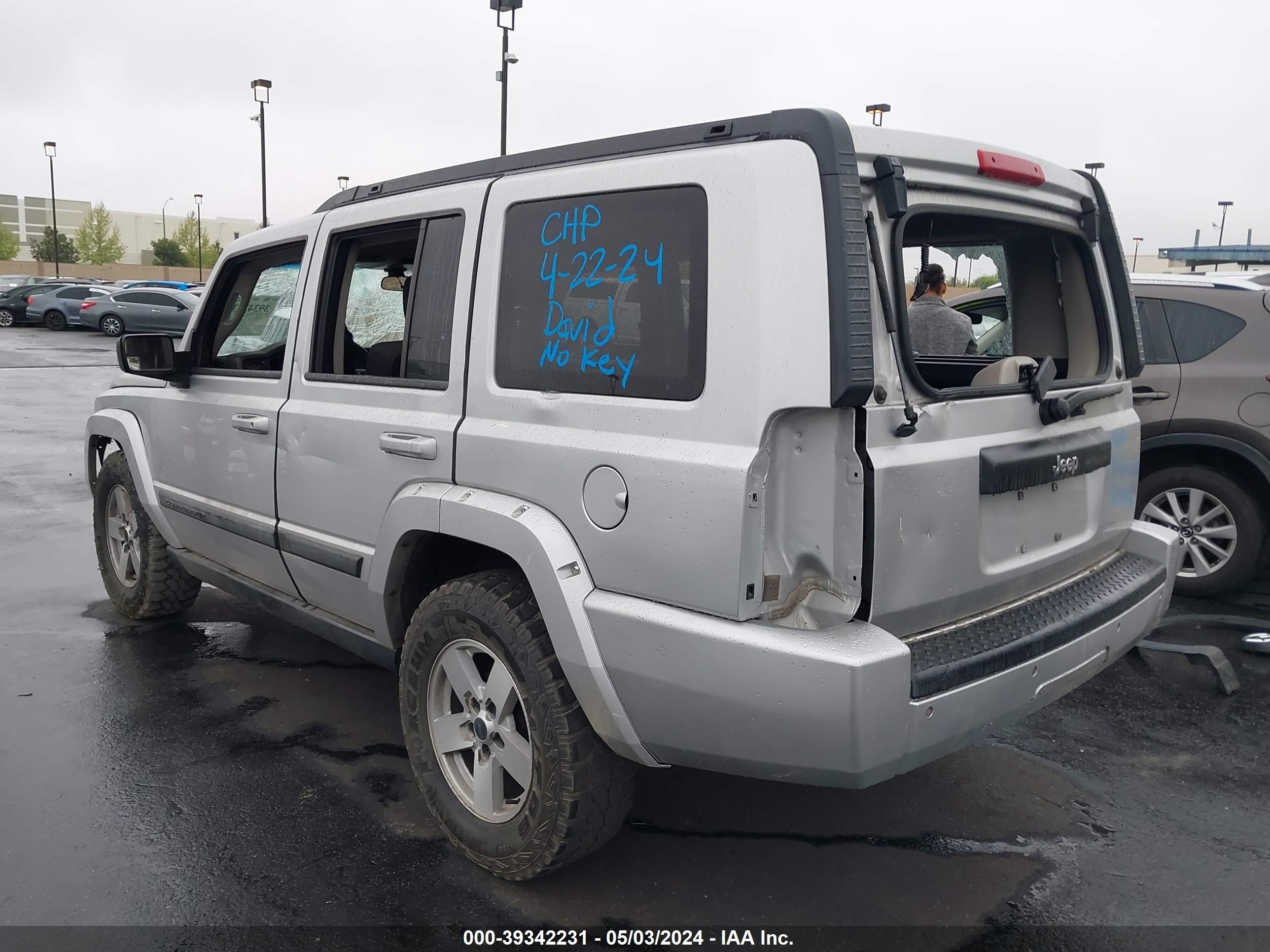 Photo 2 VIN: 1J8HG48K98C206772 - JEEP COMMANDER 