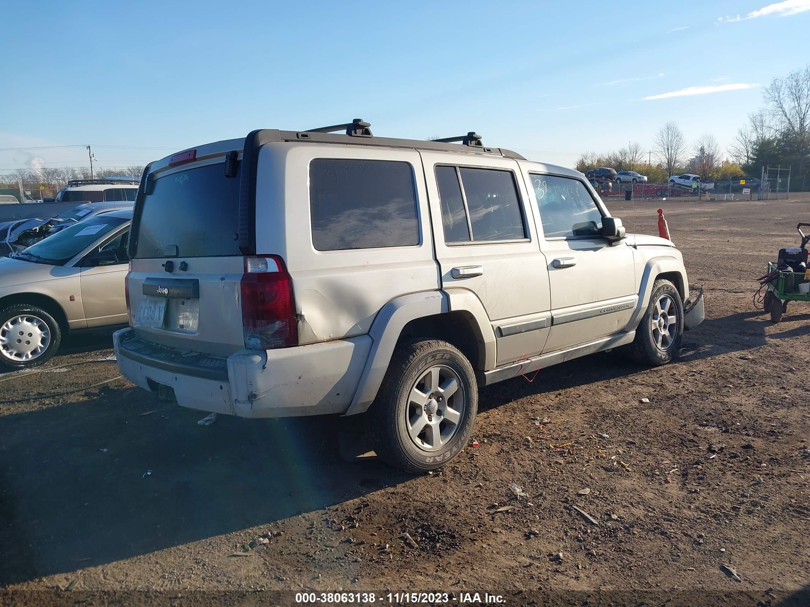 Photo 3 VIN: 1J8HG48KX7C632131 - JEEP COMMANDER 