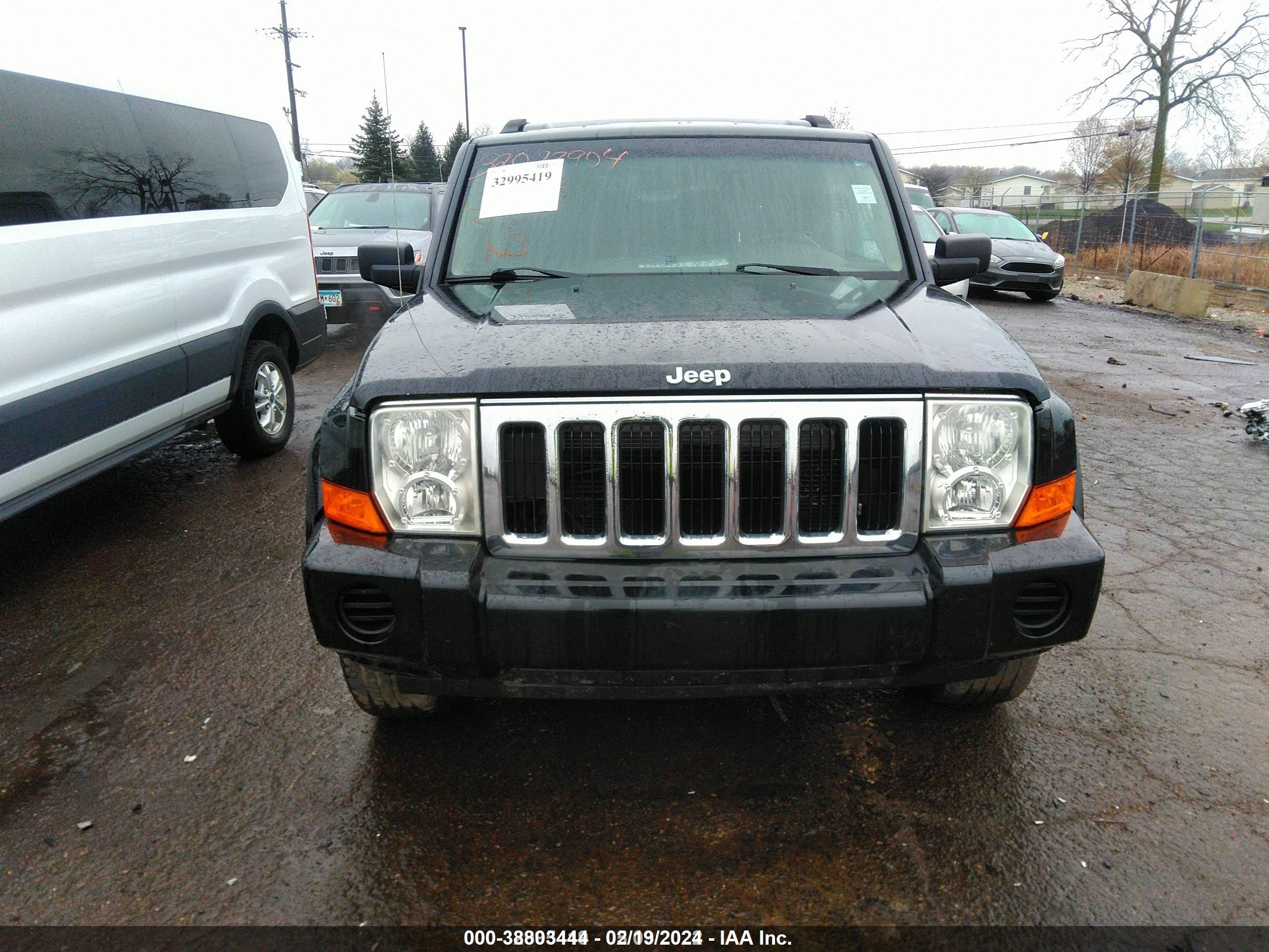 Photo 6 VIN: 1J8HG48KX8C110634 - JEEP COMMANDER 