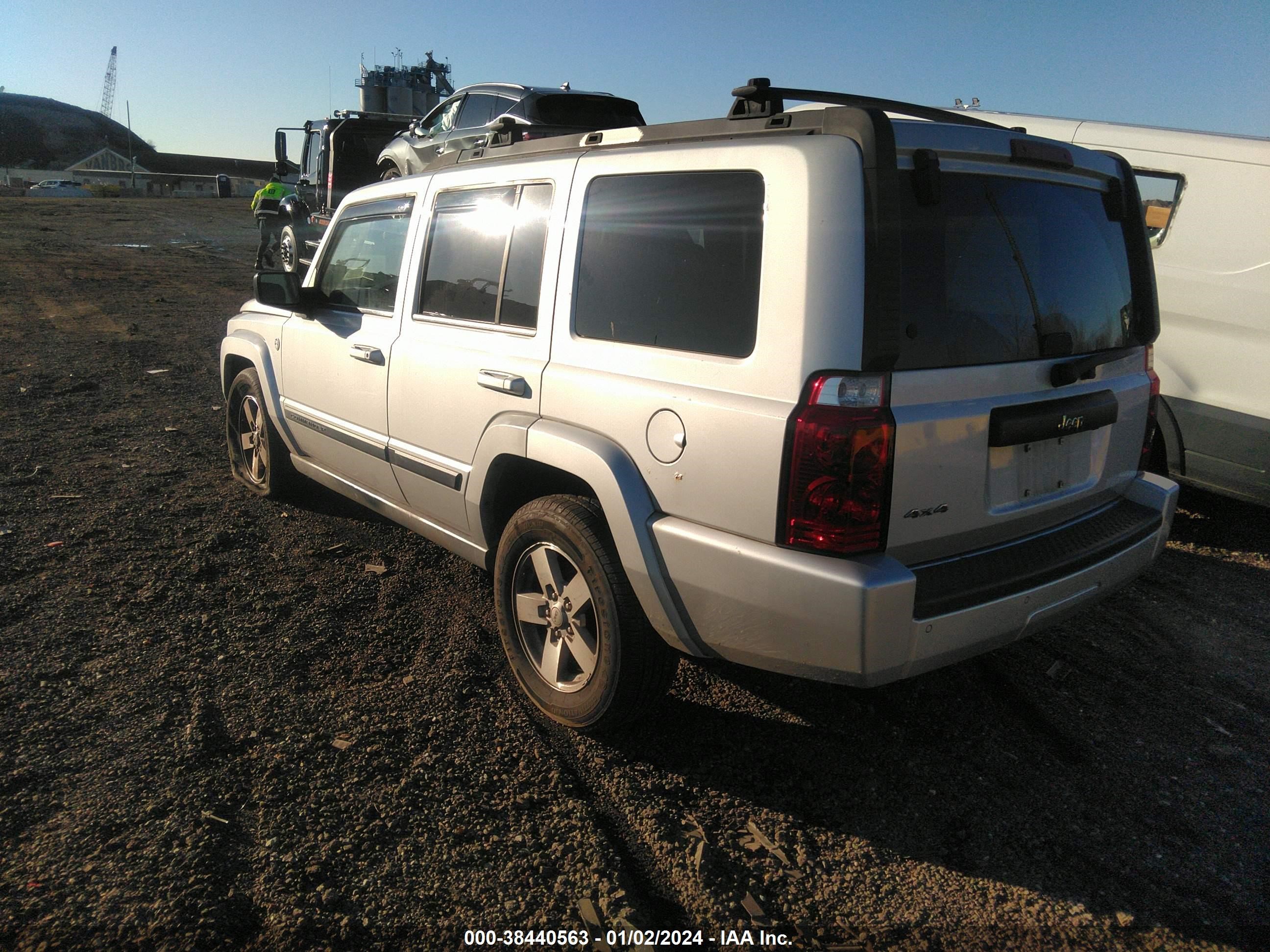 Photo 2 VIN: 1J8HG48N37C529546 - JEEP COMMANDER 