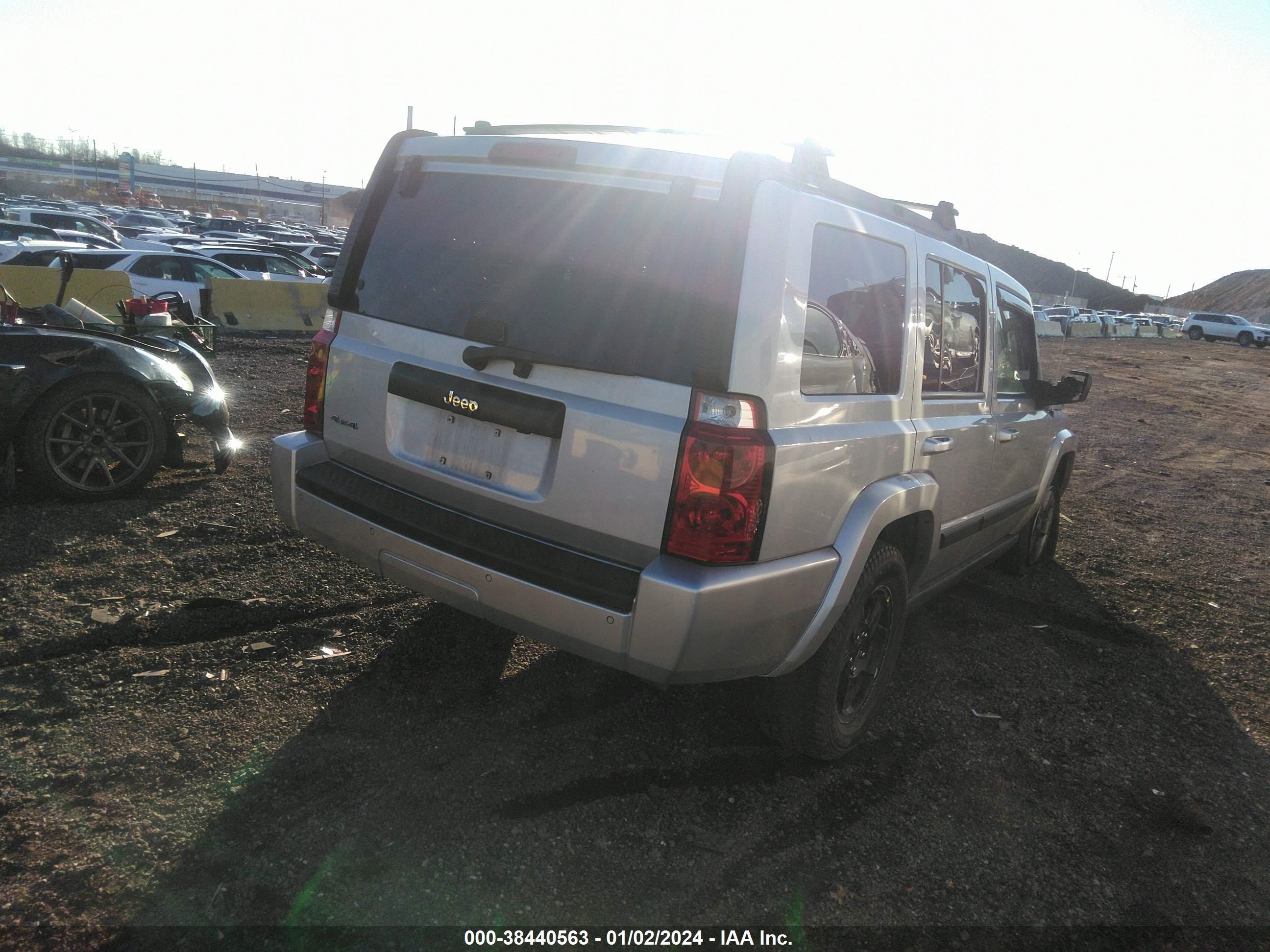 Photo 3 VIN: 1J8HG48N37C529546 - JEEP COMMANDER 