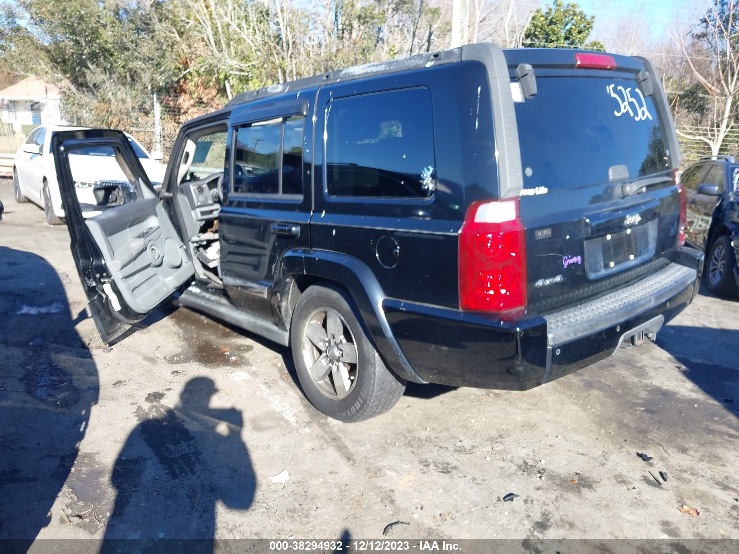 Photo 2 VIN: 1J8HG48N46C265252 - JEEP COMMANDER 