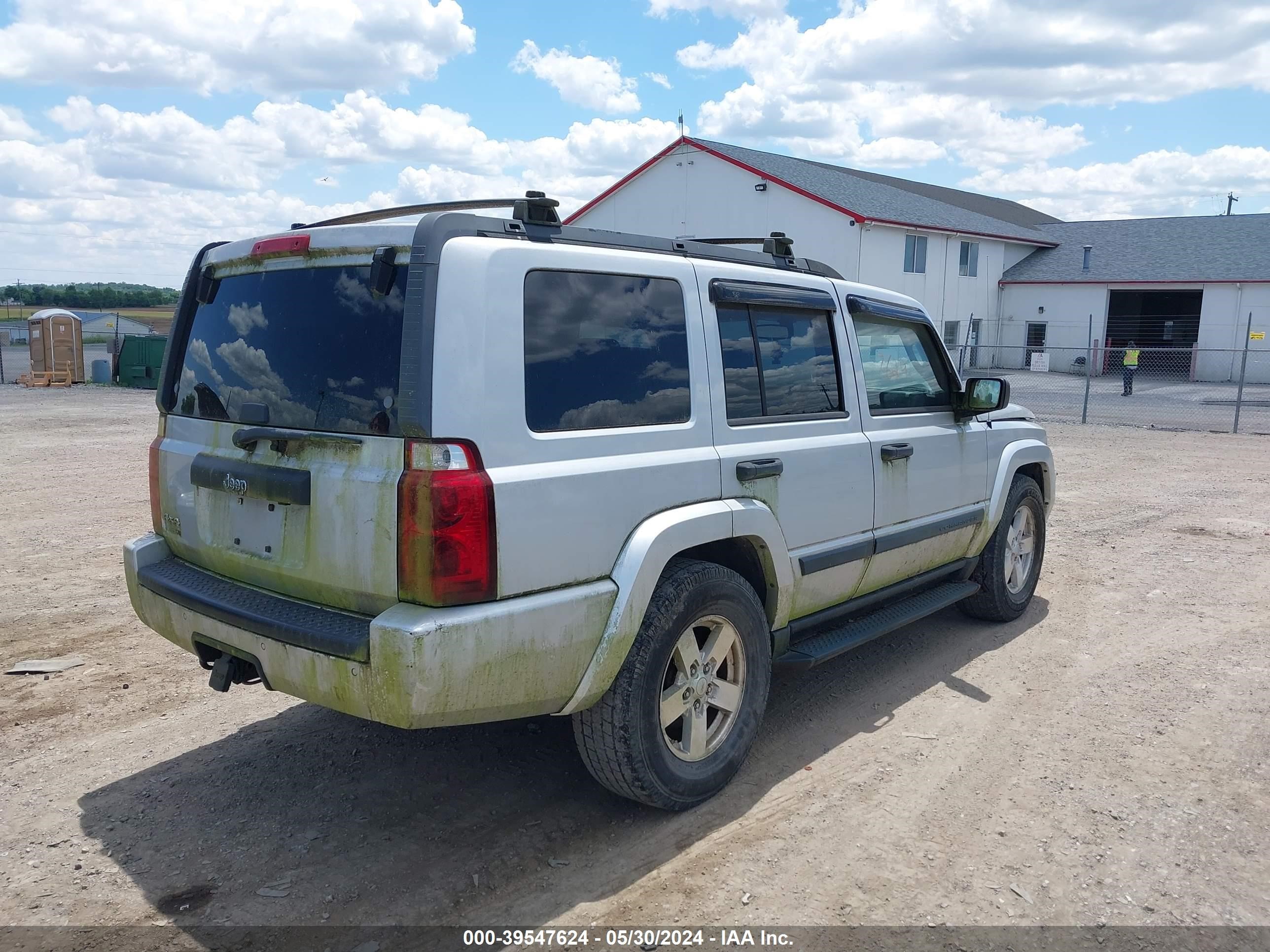 Photo 3 VIN: 1J8HG48N56C105249 - JEEP COMMANDER 