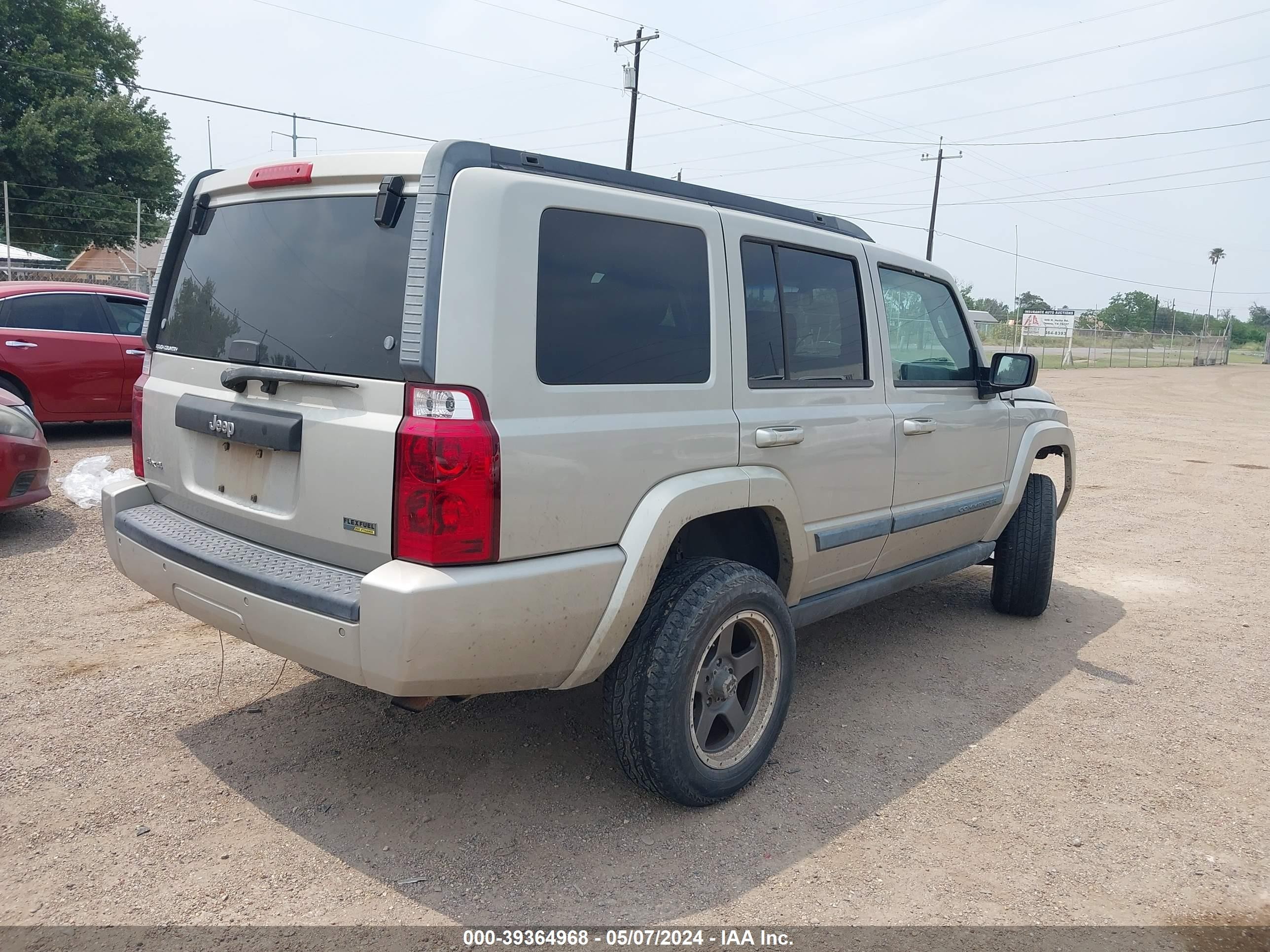 Photo 3 VIN: 1J8HG48N68C151143 - JEEP COMMANDER 