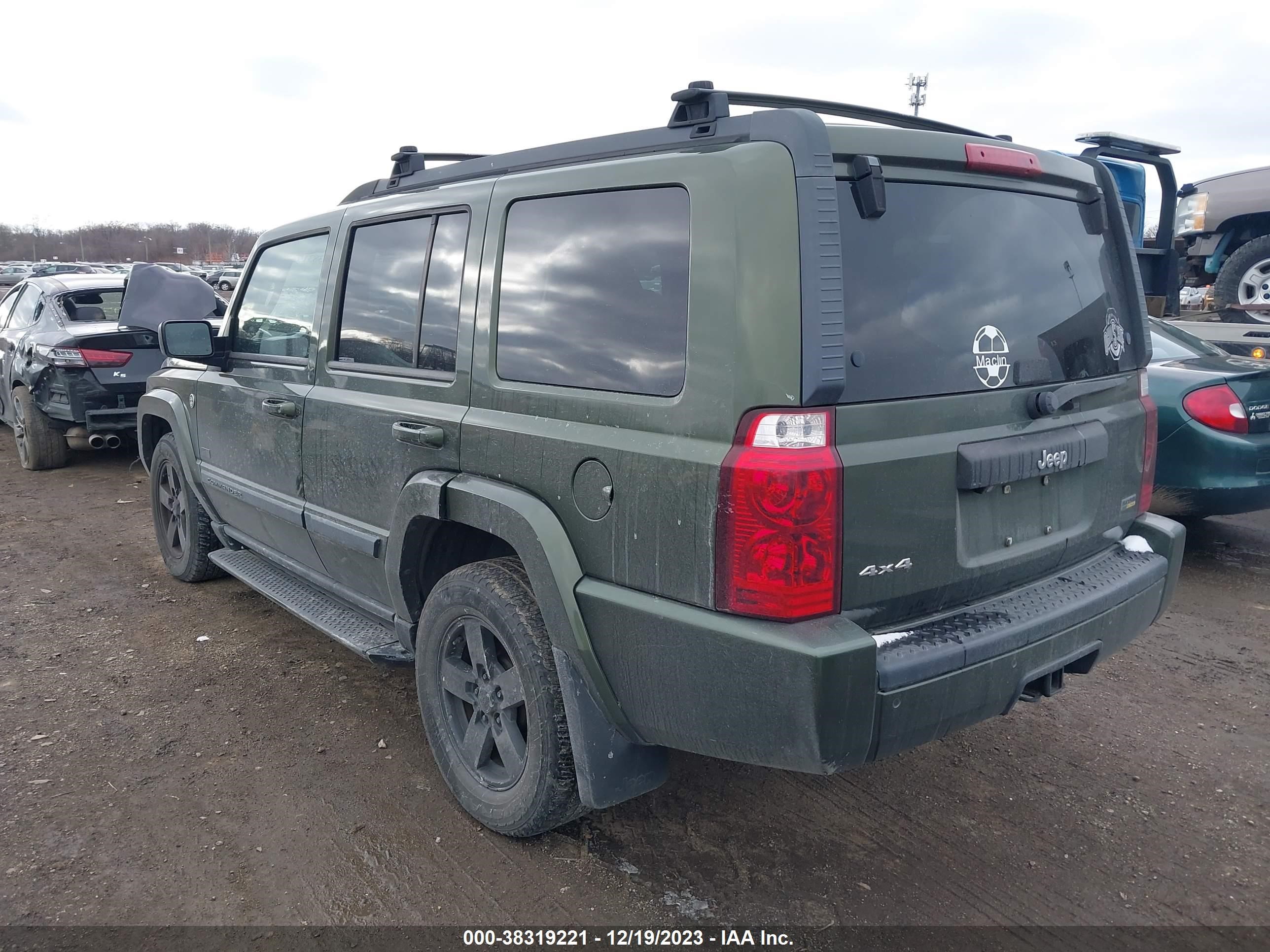 Photo 2 VIN: 1J8HG48N68C156343 - JEEP COMMANDER 