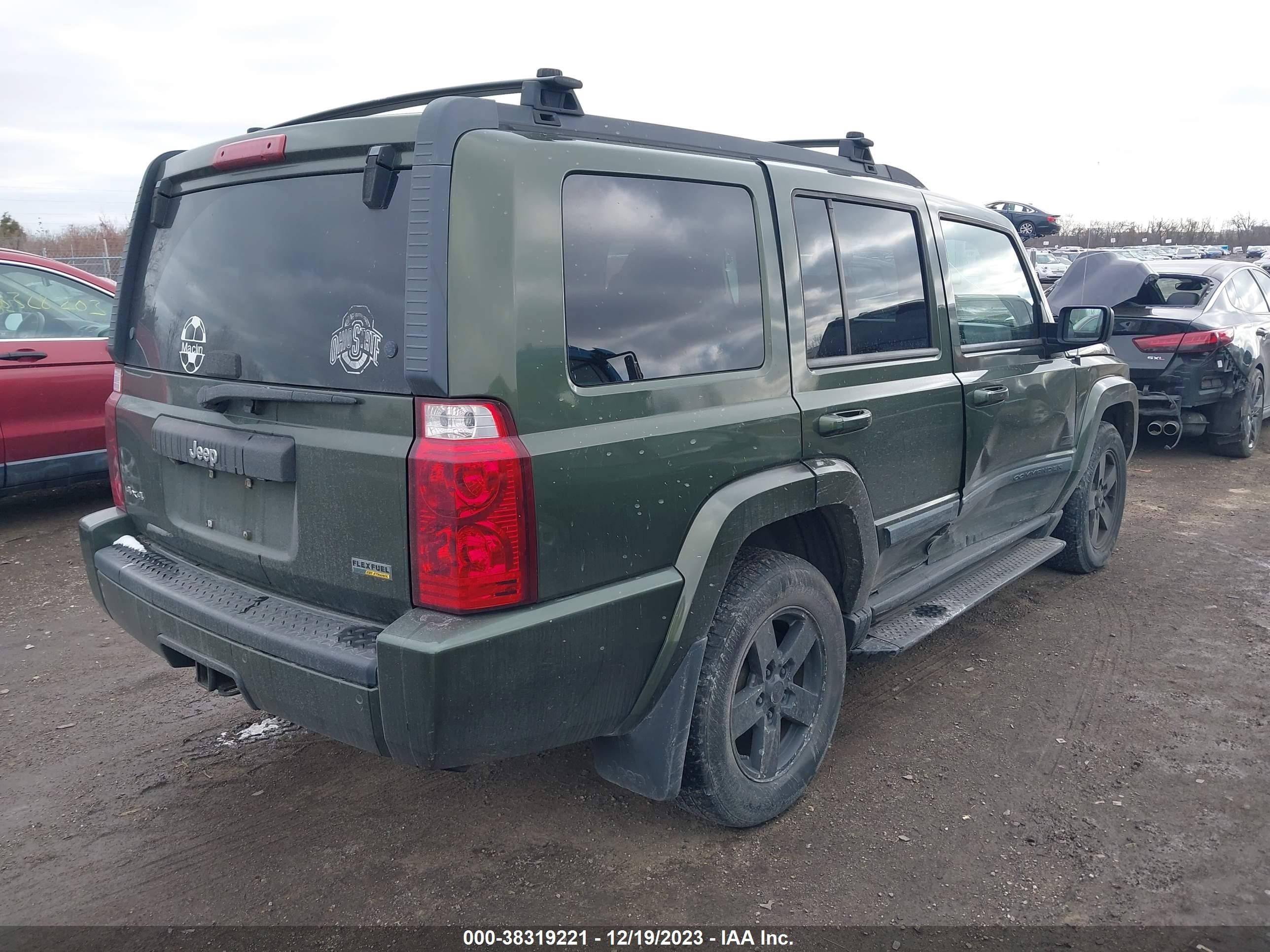 Photo 3 VIN: 1J8HG48N68C156343 - JEEP COMMANDER 