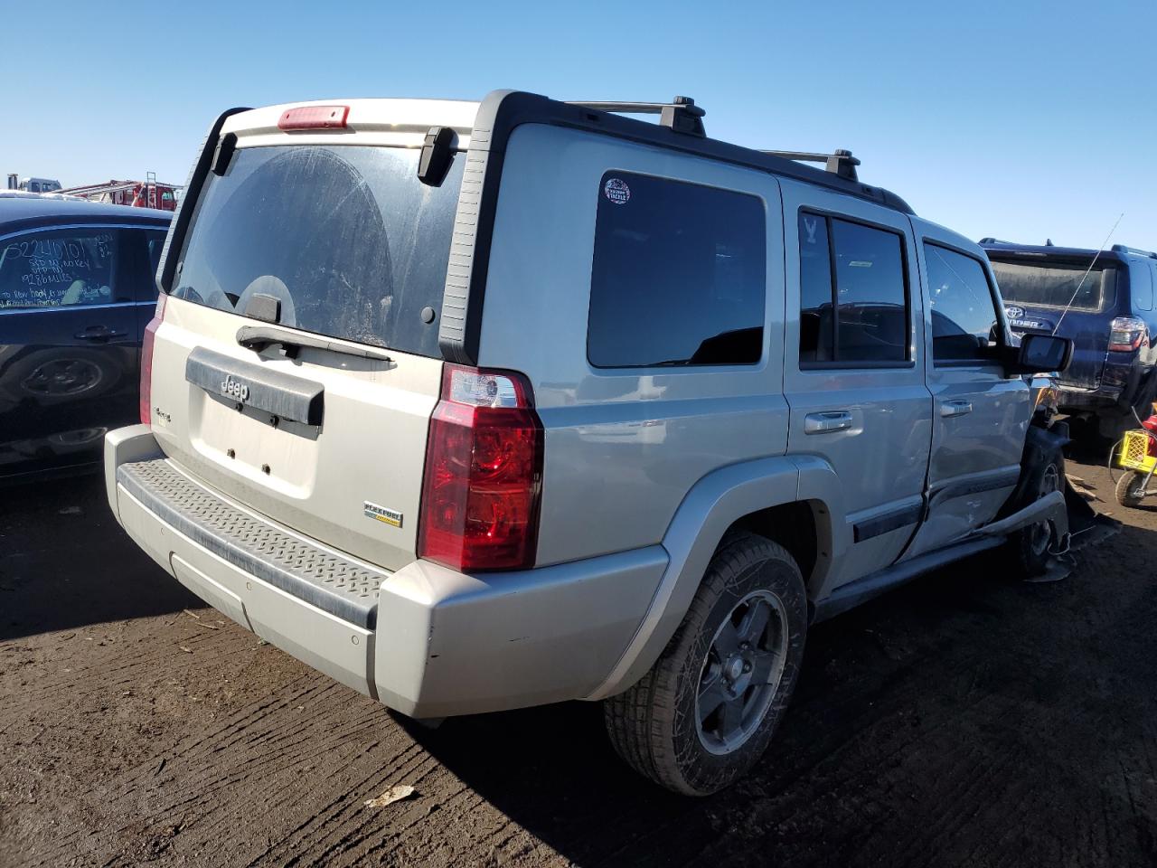 Photo 2 VIN: 1J8HG48N78C156531 - JEEP COMMANDER 