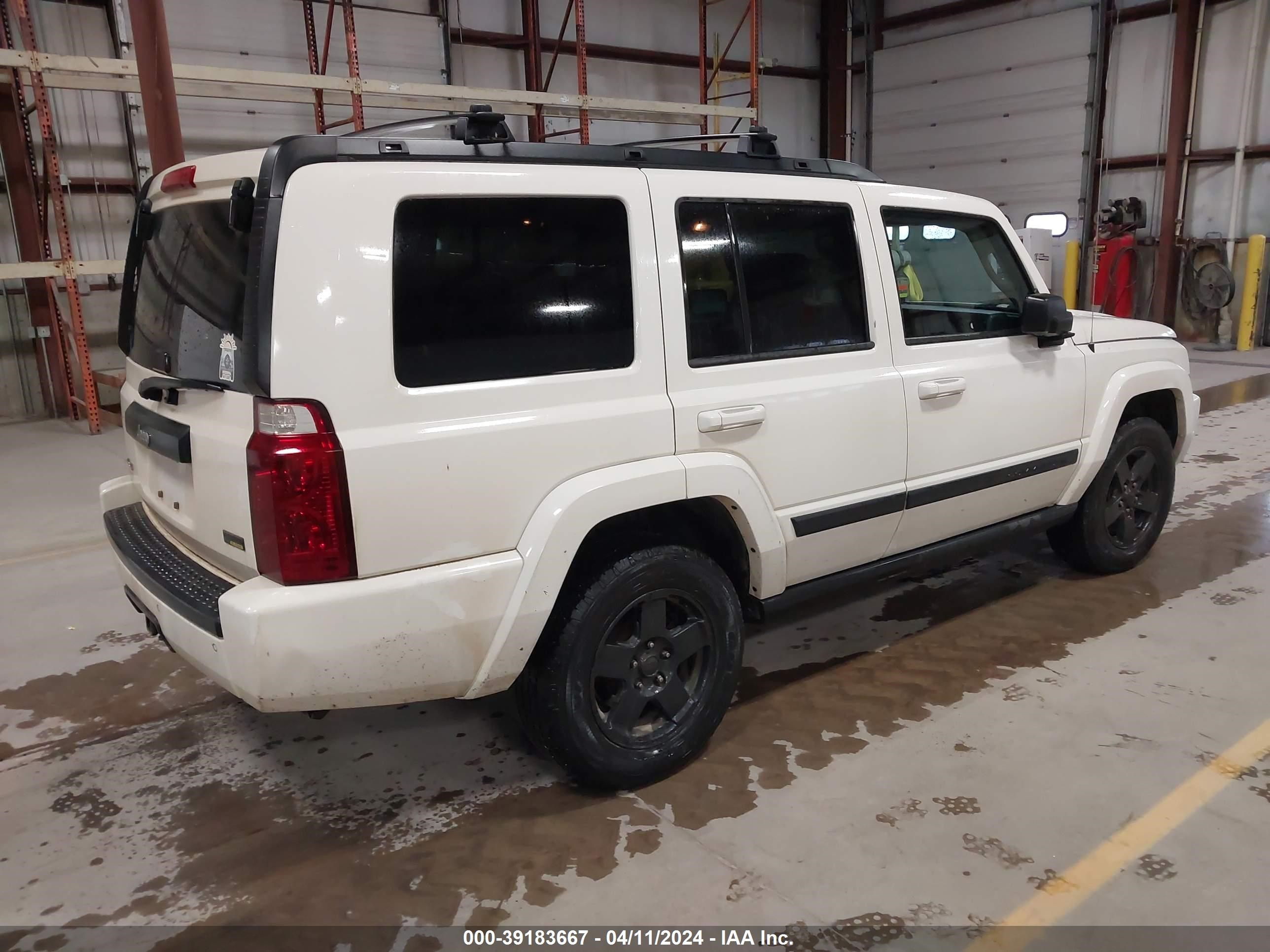 Photo 3 VIN: 1J8HG48P17C592081 - JEEP COMMANDER 