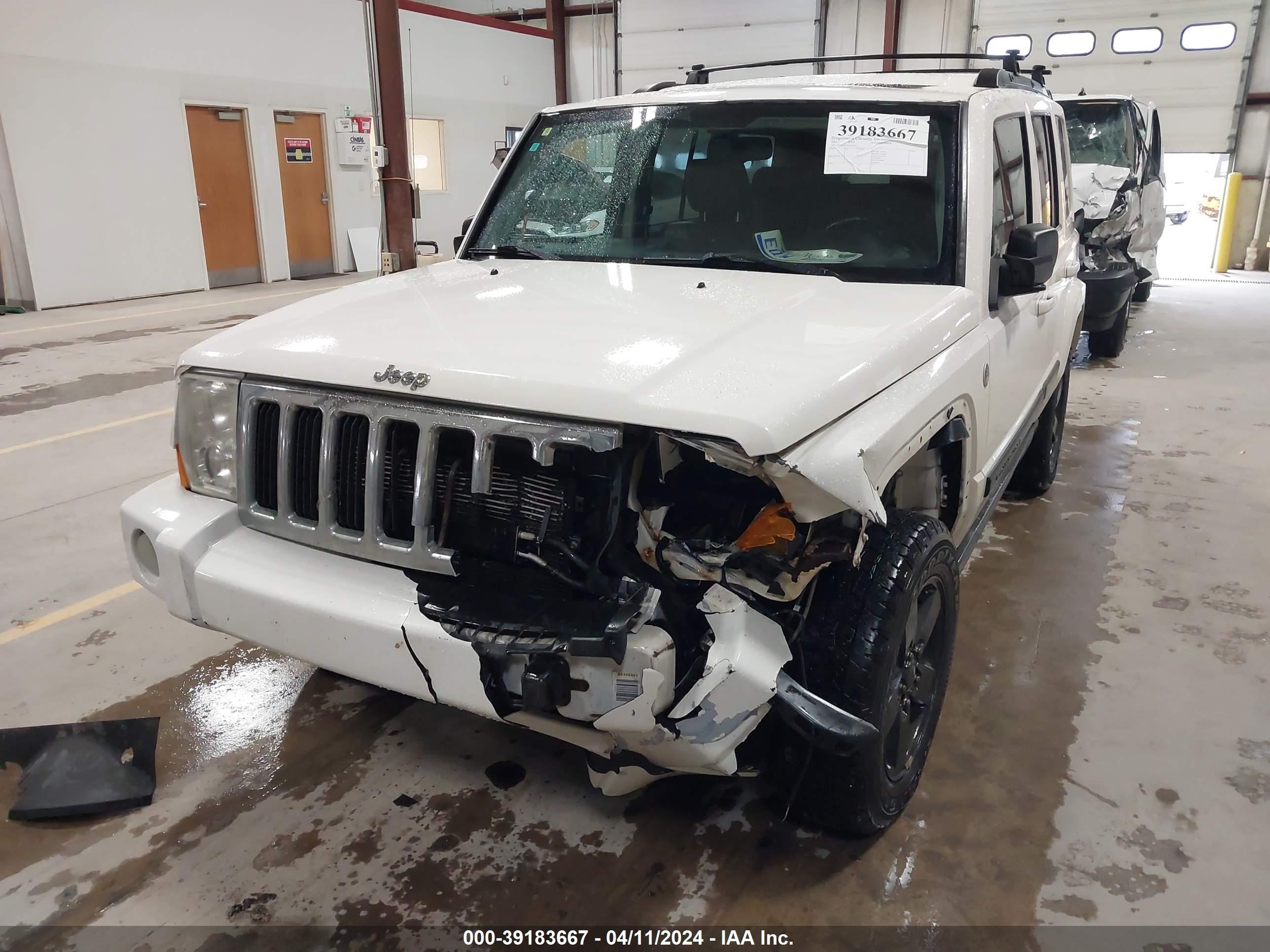 Photo 5 VIN: 1J8HG48P17C592081 - JEEP COMMANDER 