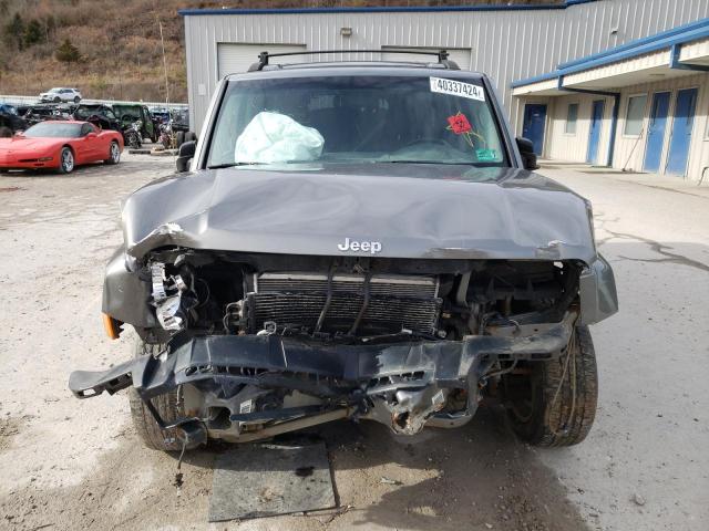 Photo 4 VIN: 1J8HG48P47C650085 - JEEP COMMANDER 