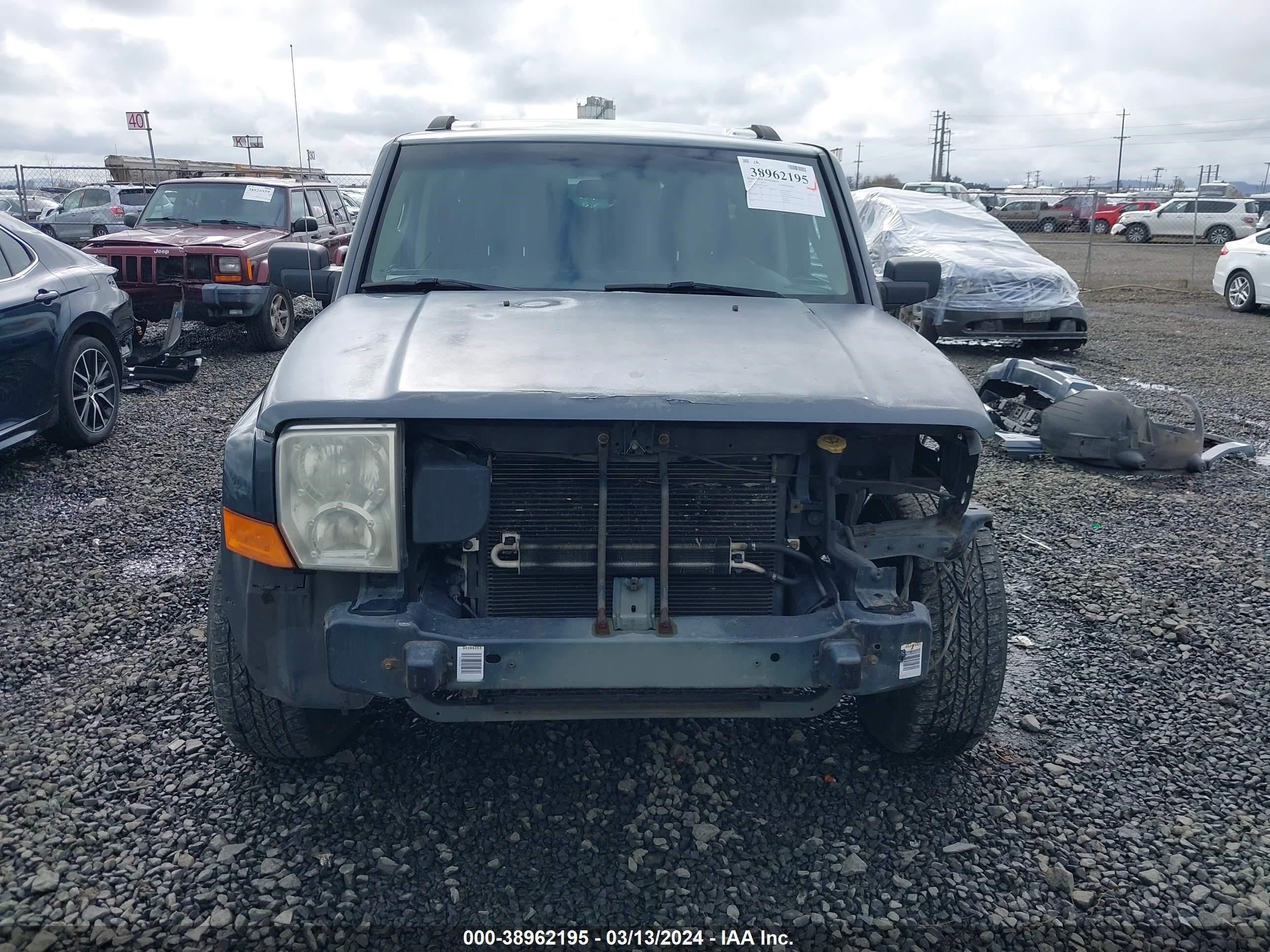 Photo 12 VIN: 1J8HG48P97C584987 - JEEP COMMANDER 