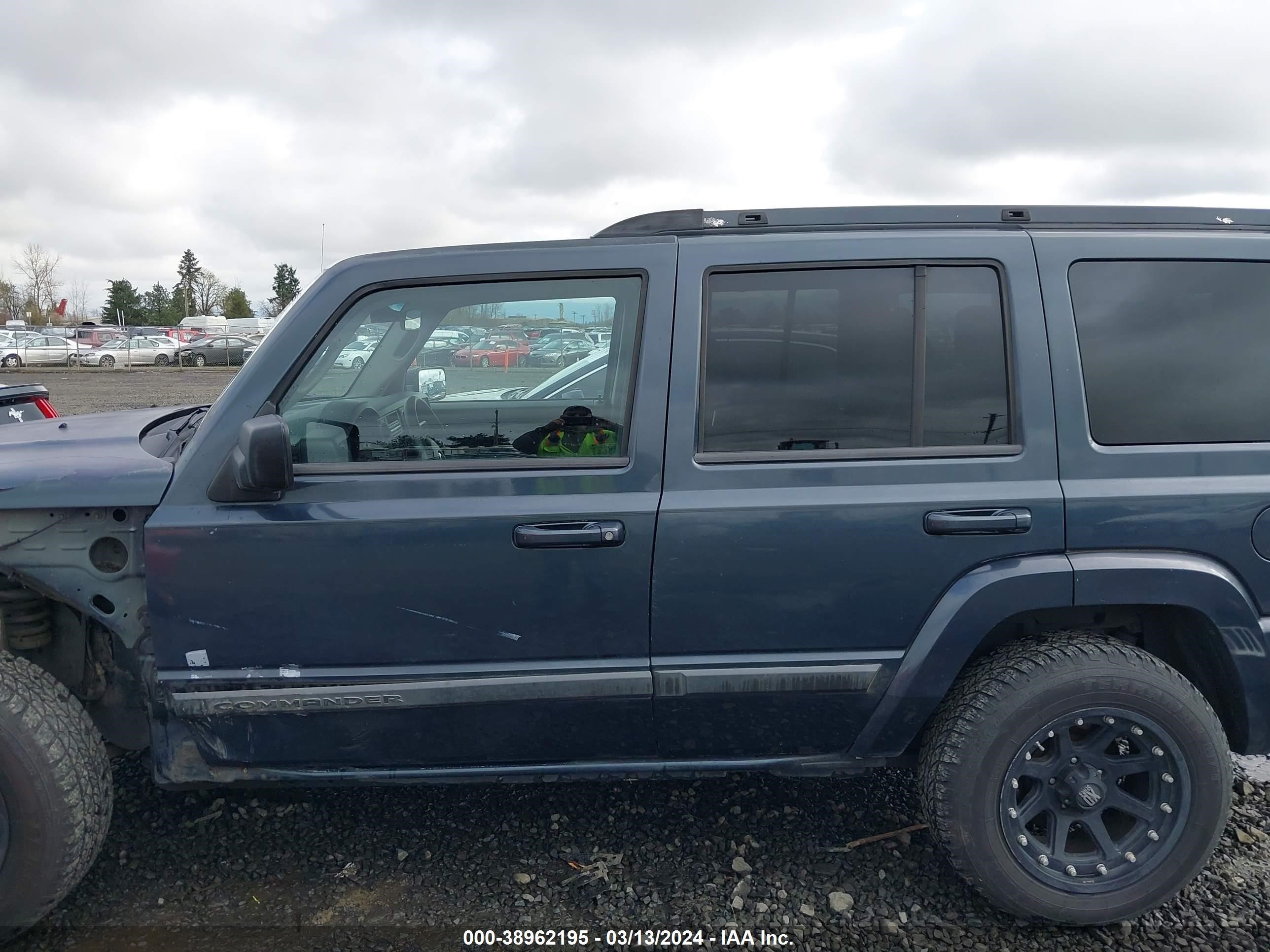 Photo 14 VIN: 1J8HG48P97C584987 - JEEP COMMANDER 