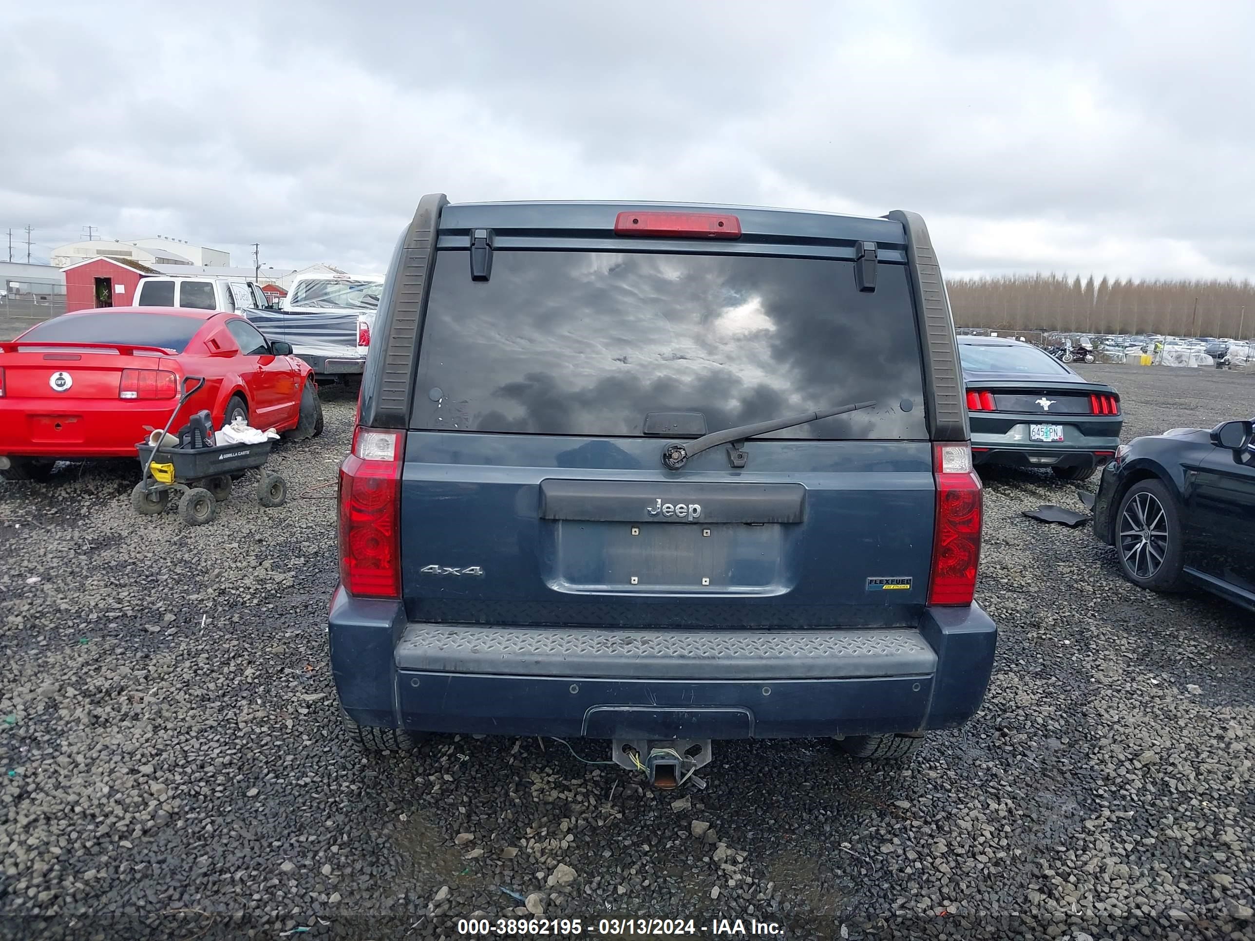 Photo 16 VIN: 1J8HG48P97C584987 - JEEP COMMANDER 