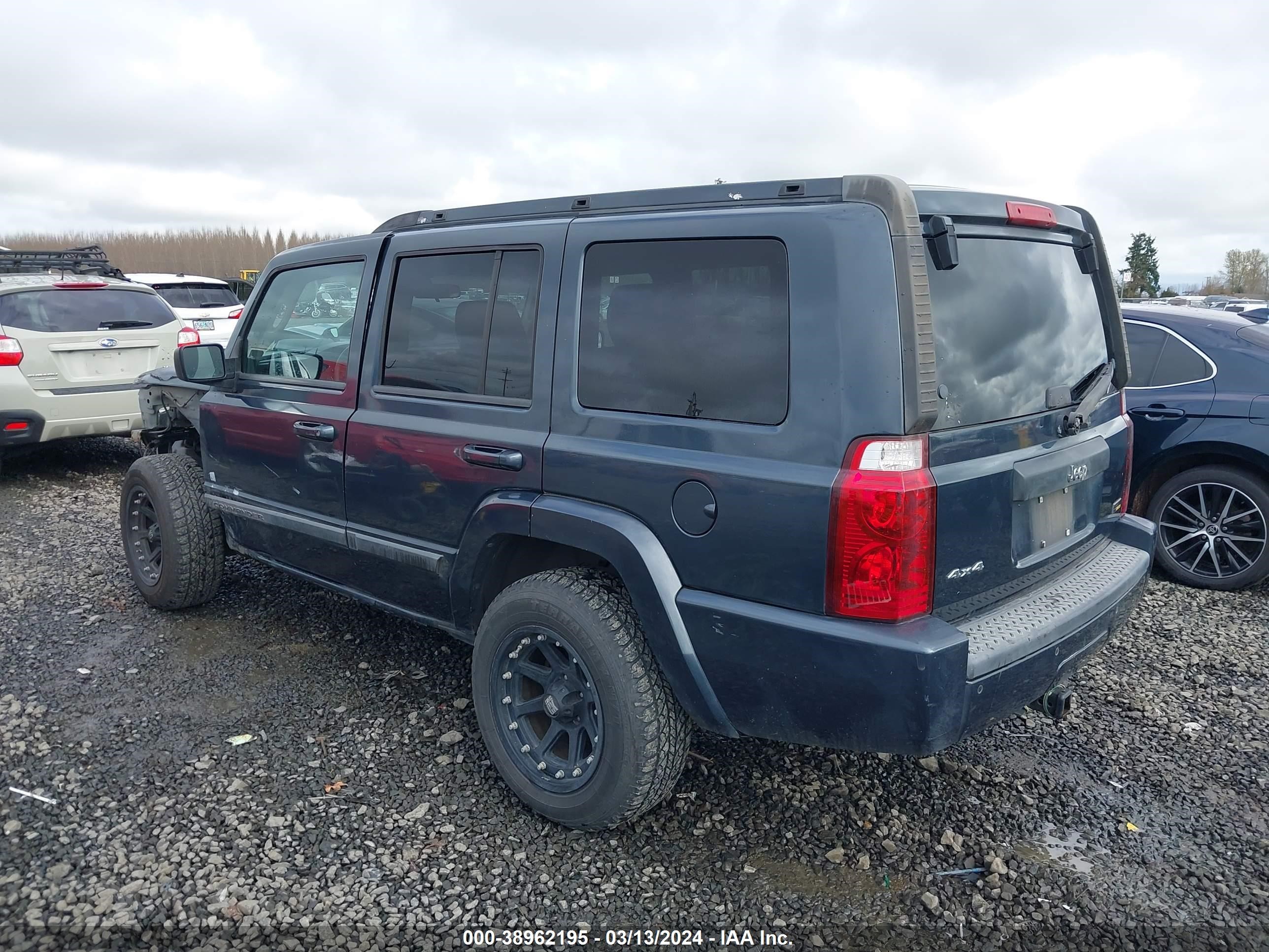 Photo 2 VIN: 1J8HG48P97C584987 - JEEP COMMANDER 