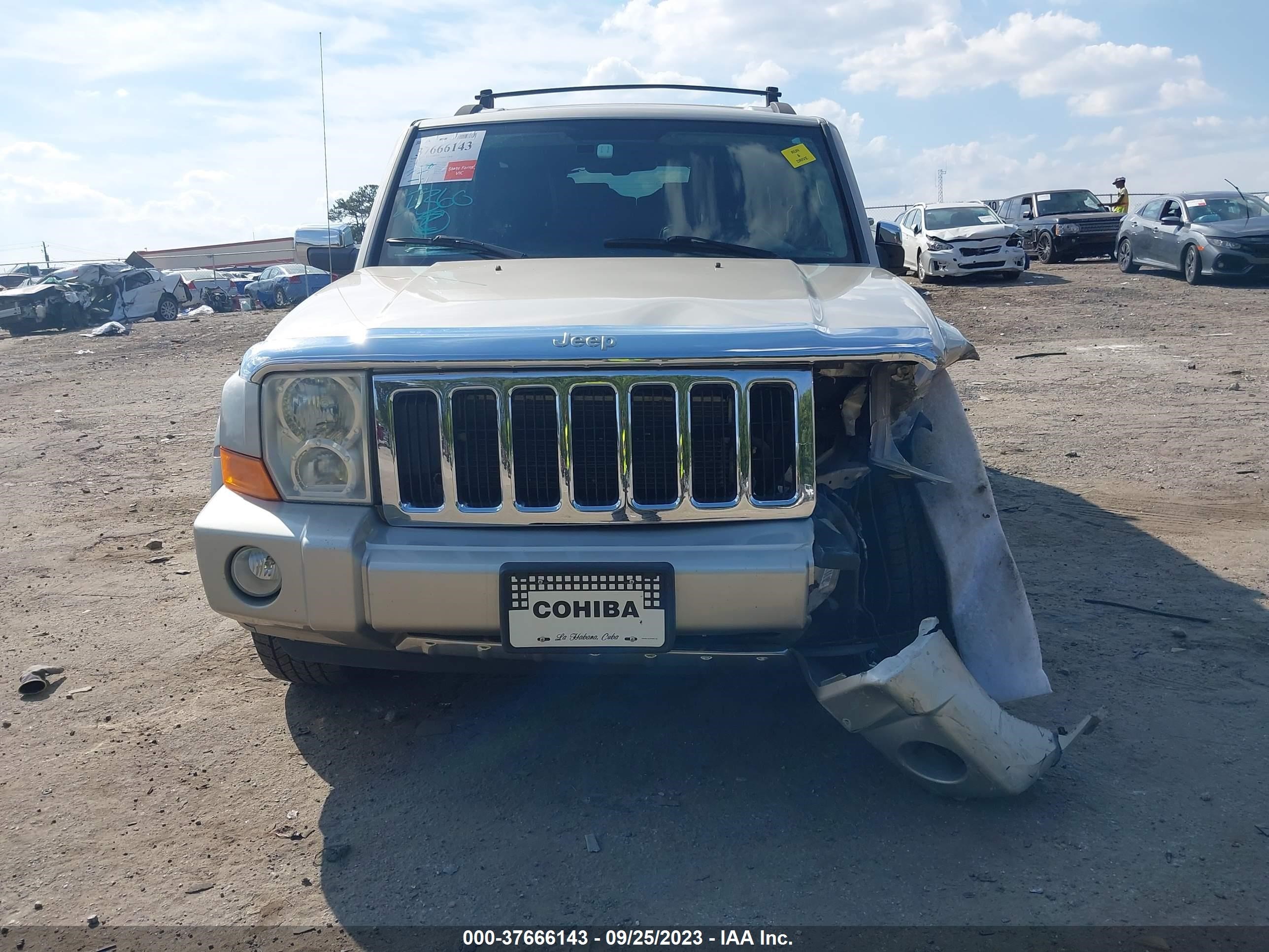 Photo 11 VIN: 1J8HG58227C529985 - JEEP COMMANDER 