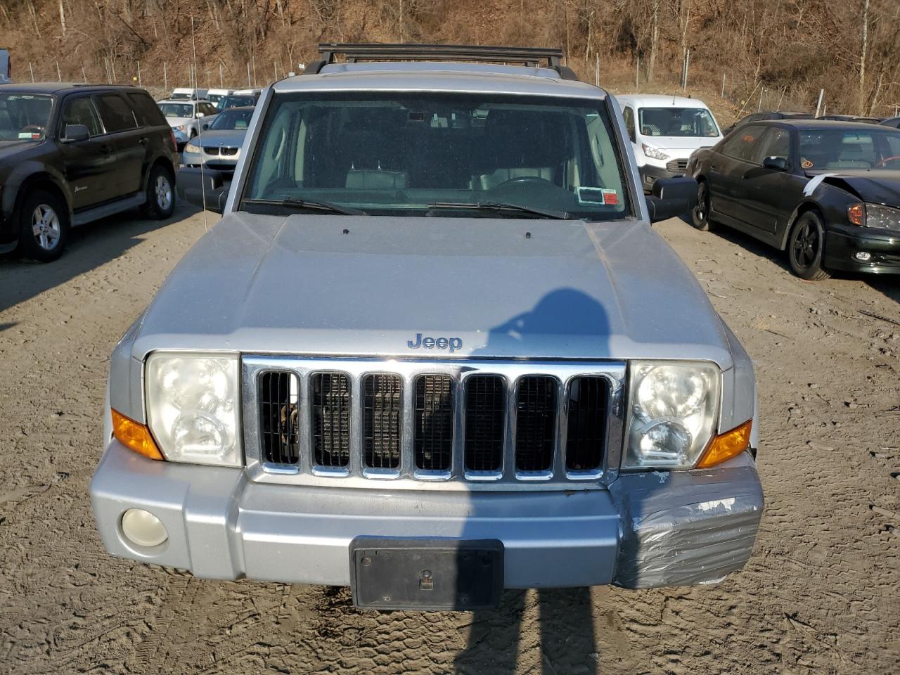 Photo 4 VIN: 1J8HG58248C215465 - JEEP COMMANDER 