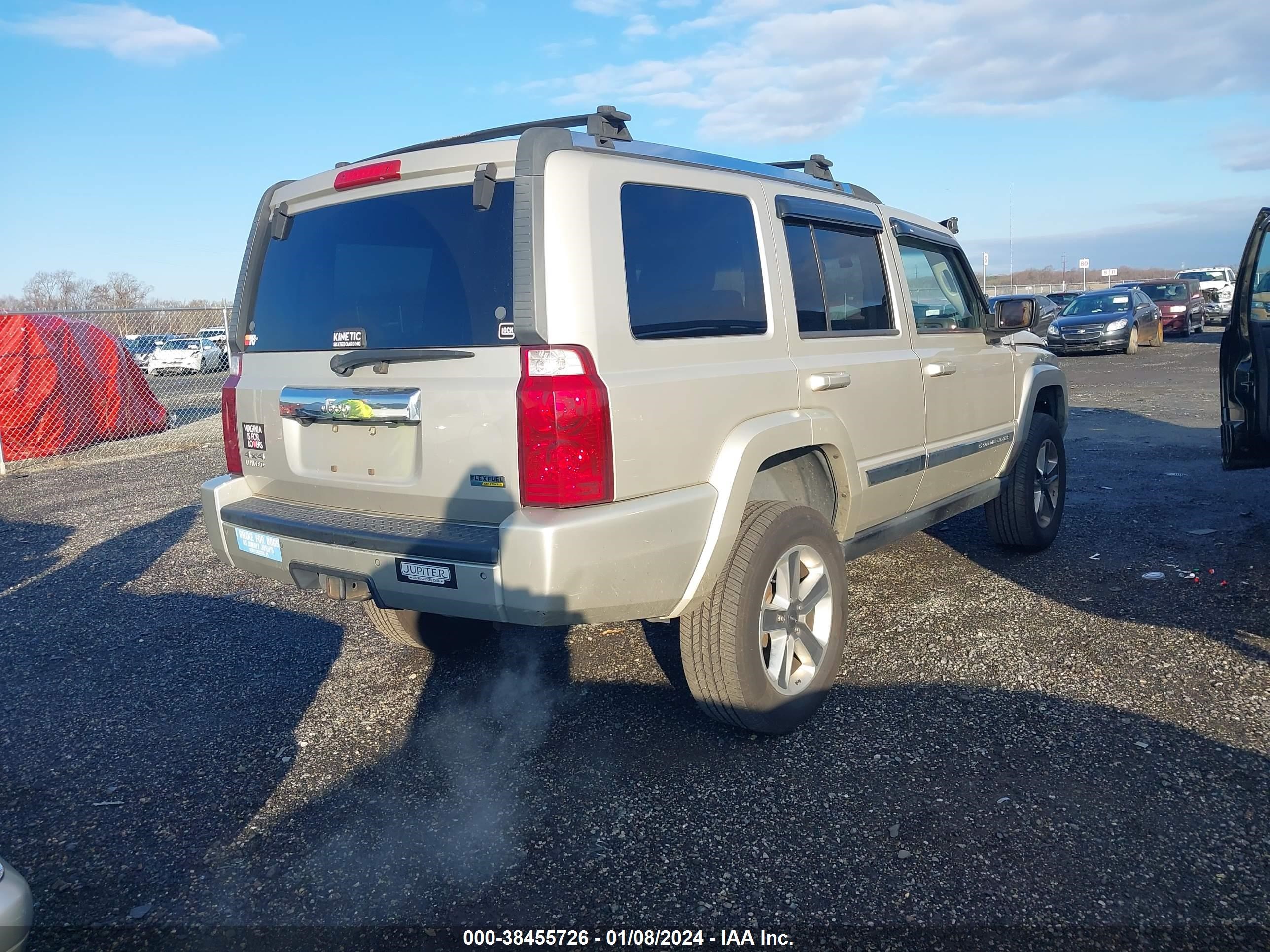 Photo 3 VIN: 1J8HG58N28C155809 - JEEP COMMANDER 