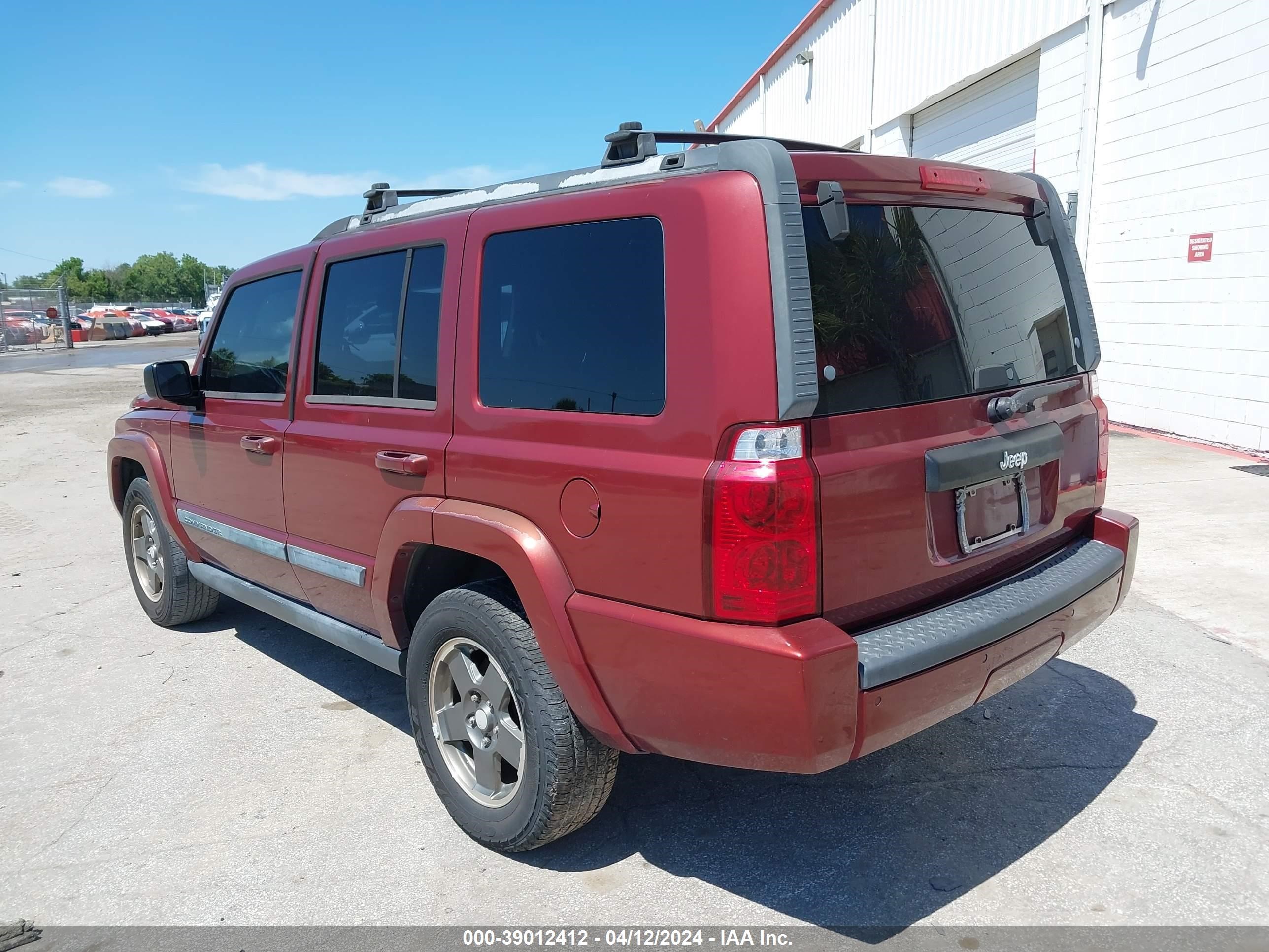 Photo 2 VIN: 1J8HH48K18C111488 - JEEP COMMANDER 