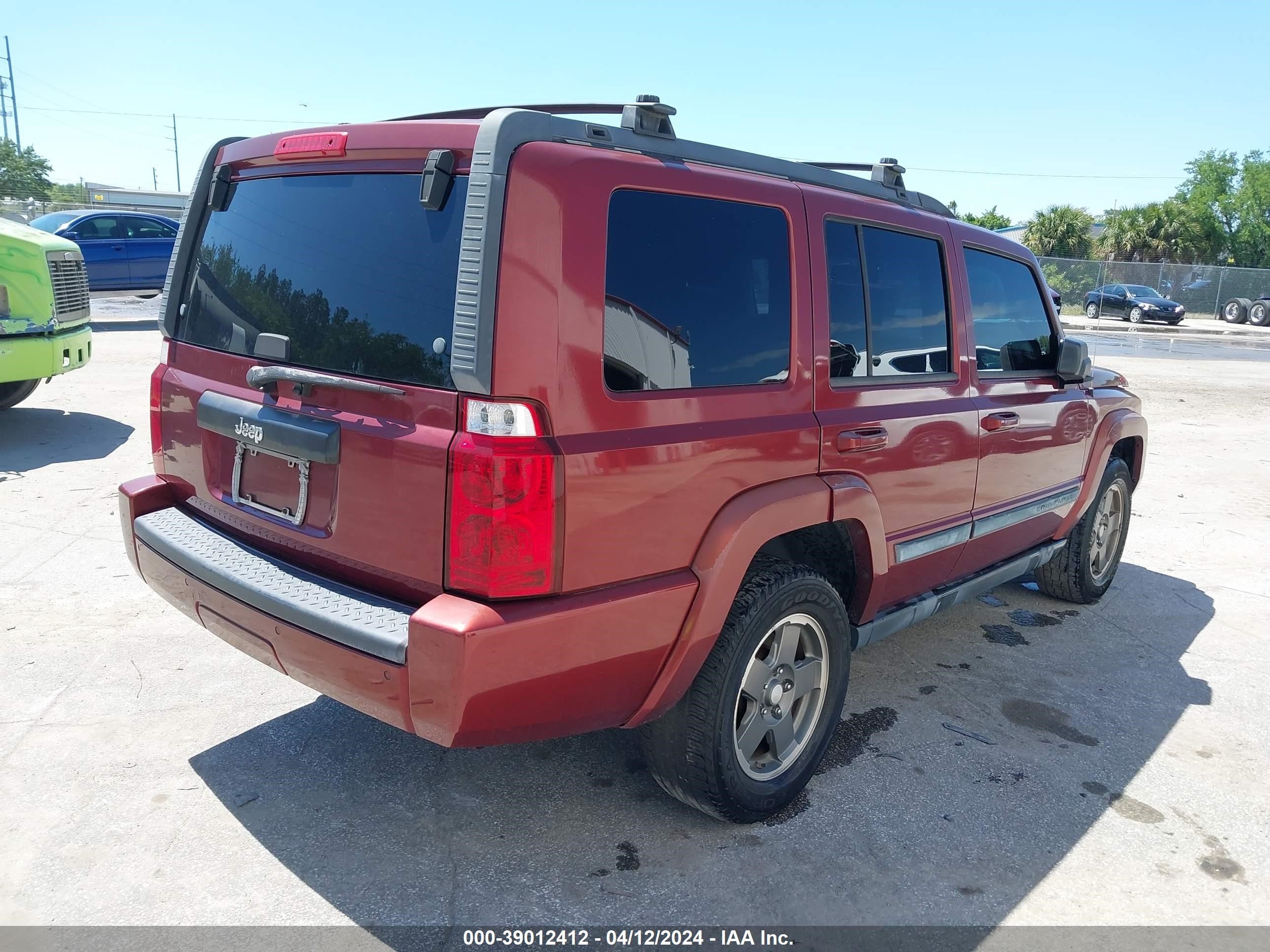 Photo 3 VIN: 1J8HH48K18C111488 - JEEP COMMANDER 