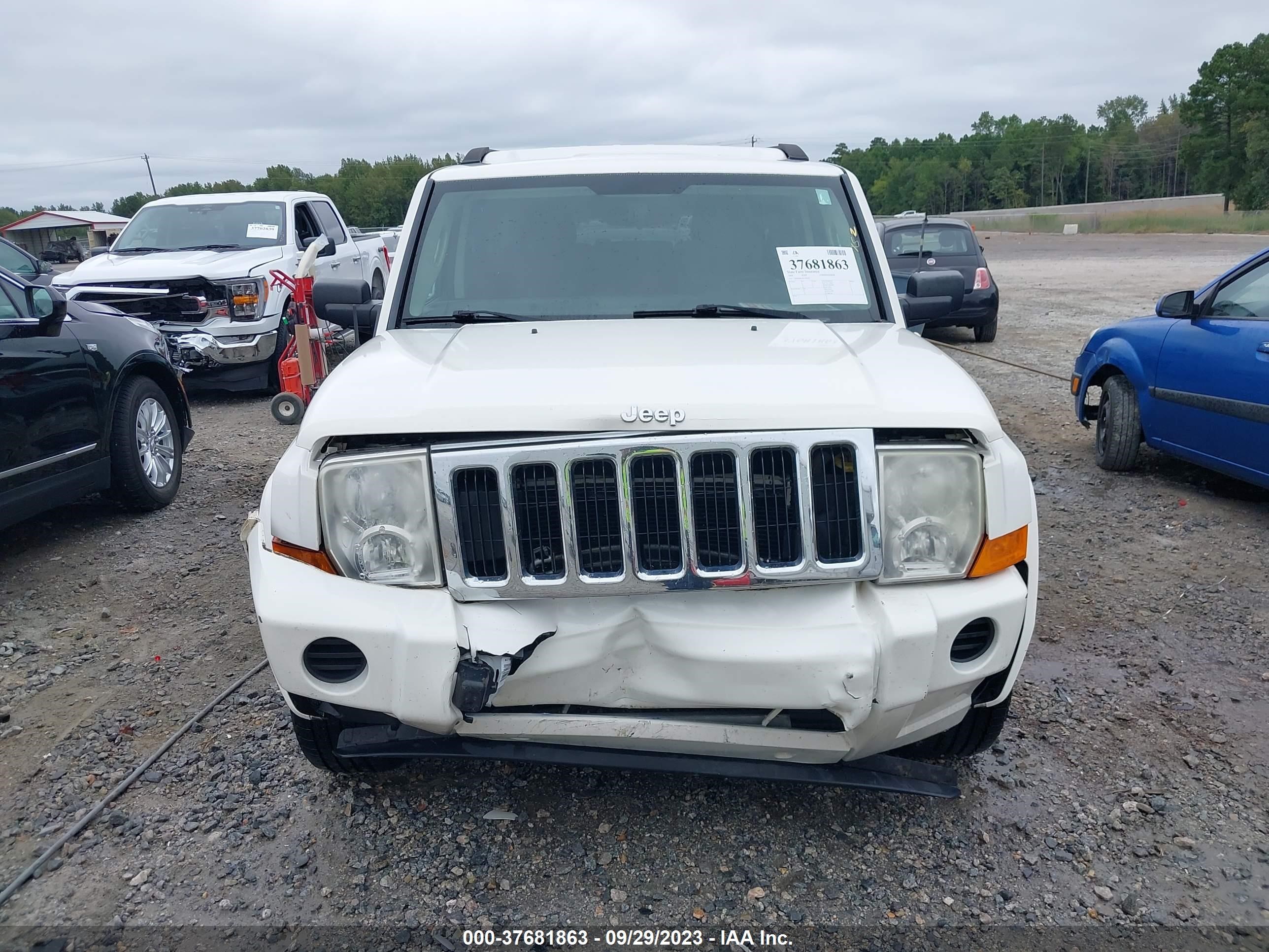 Photo 11 VIN: 1J8HH48K18C168600 - JEEP COMMANDER 