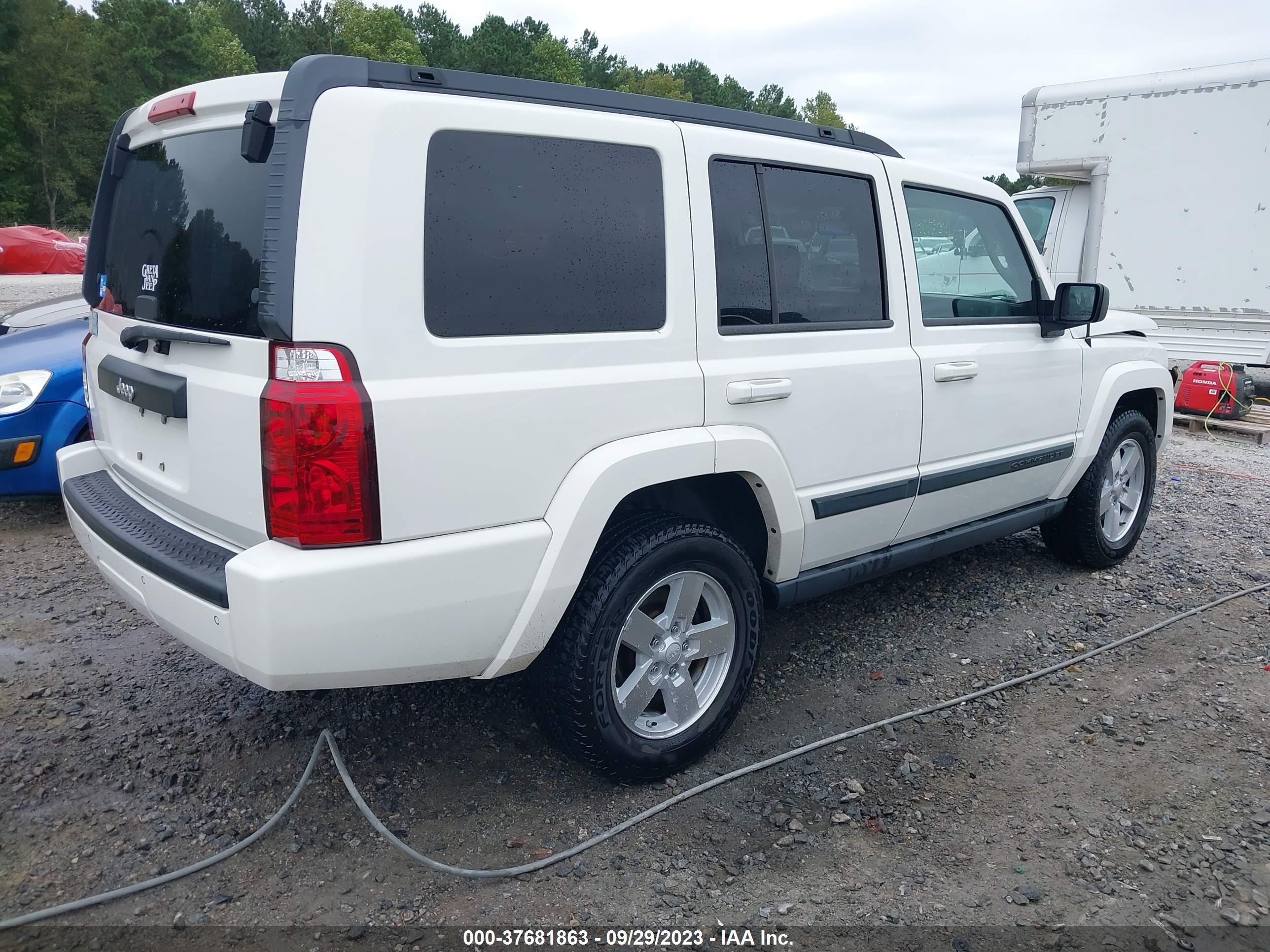 Photo 3 VIN: 1J8HH48K18C168600 - JEEP COMMANDER 