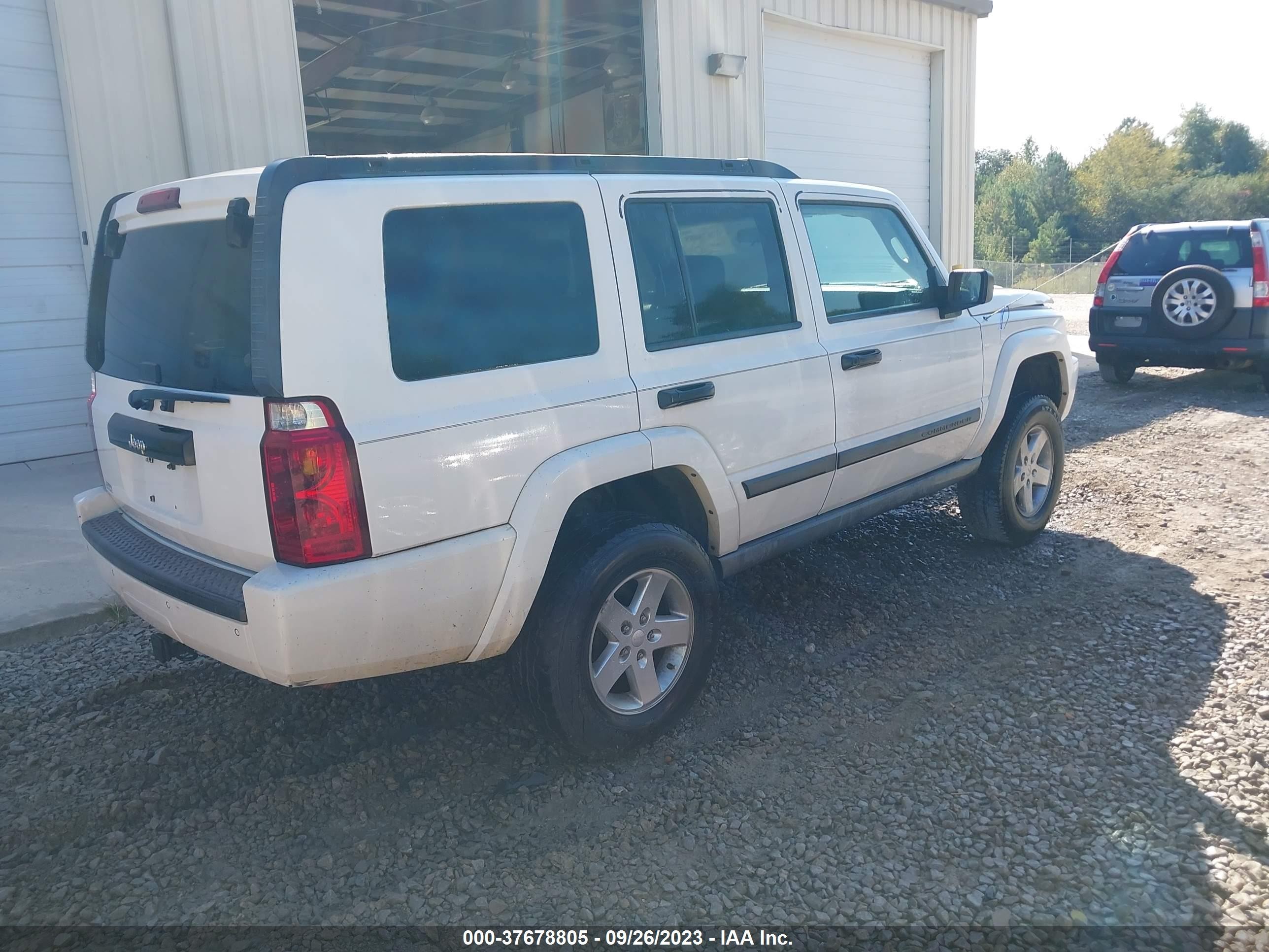 Photo 3 VIN: 1J8HH48K26C329100 - JEEP COMMANDER 