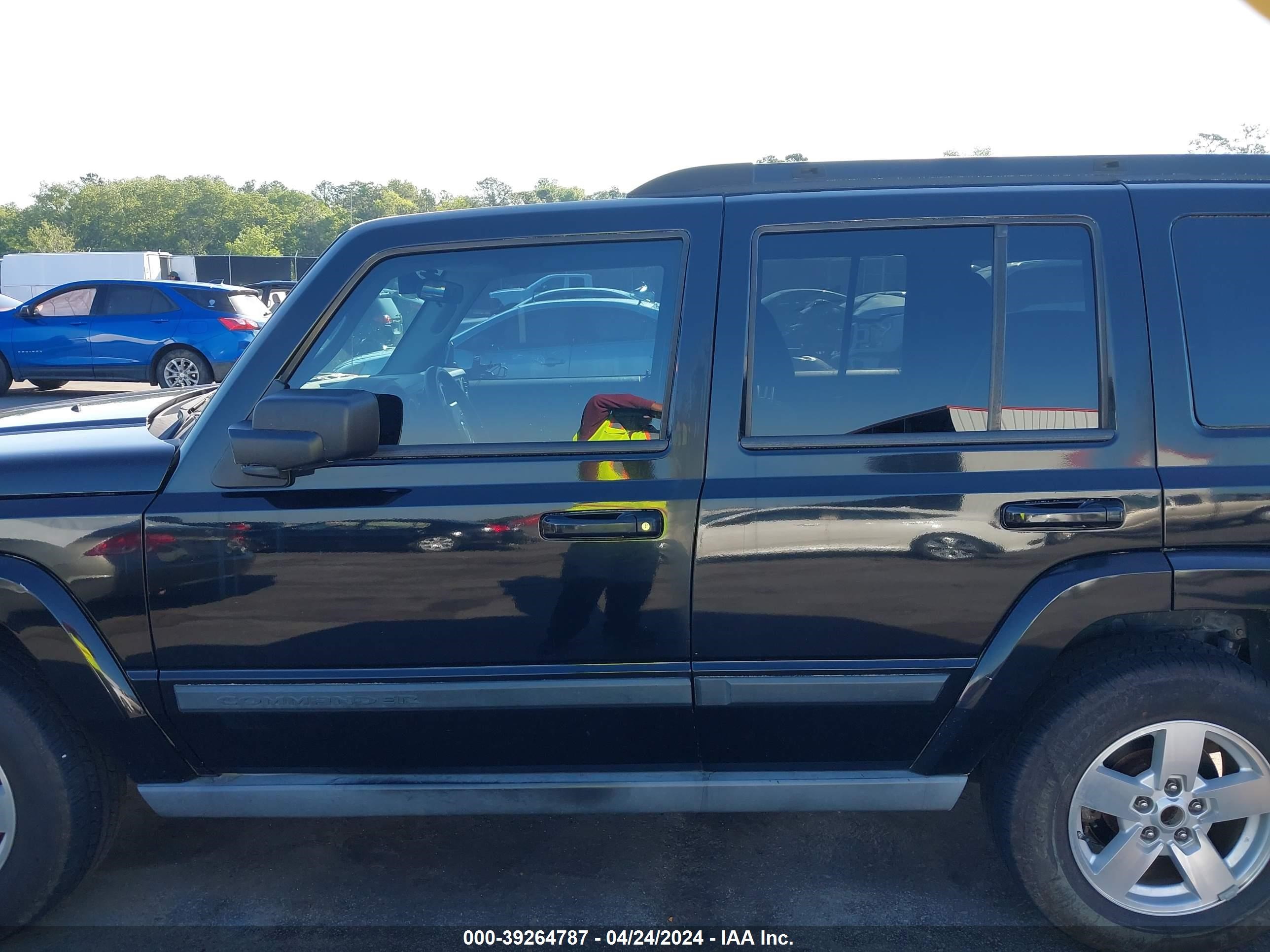 Photo 13 VIN: 1J8HH48K47C507882 - JEEP COMMANDER 