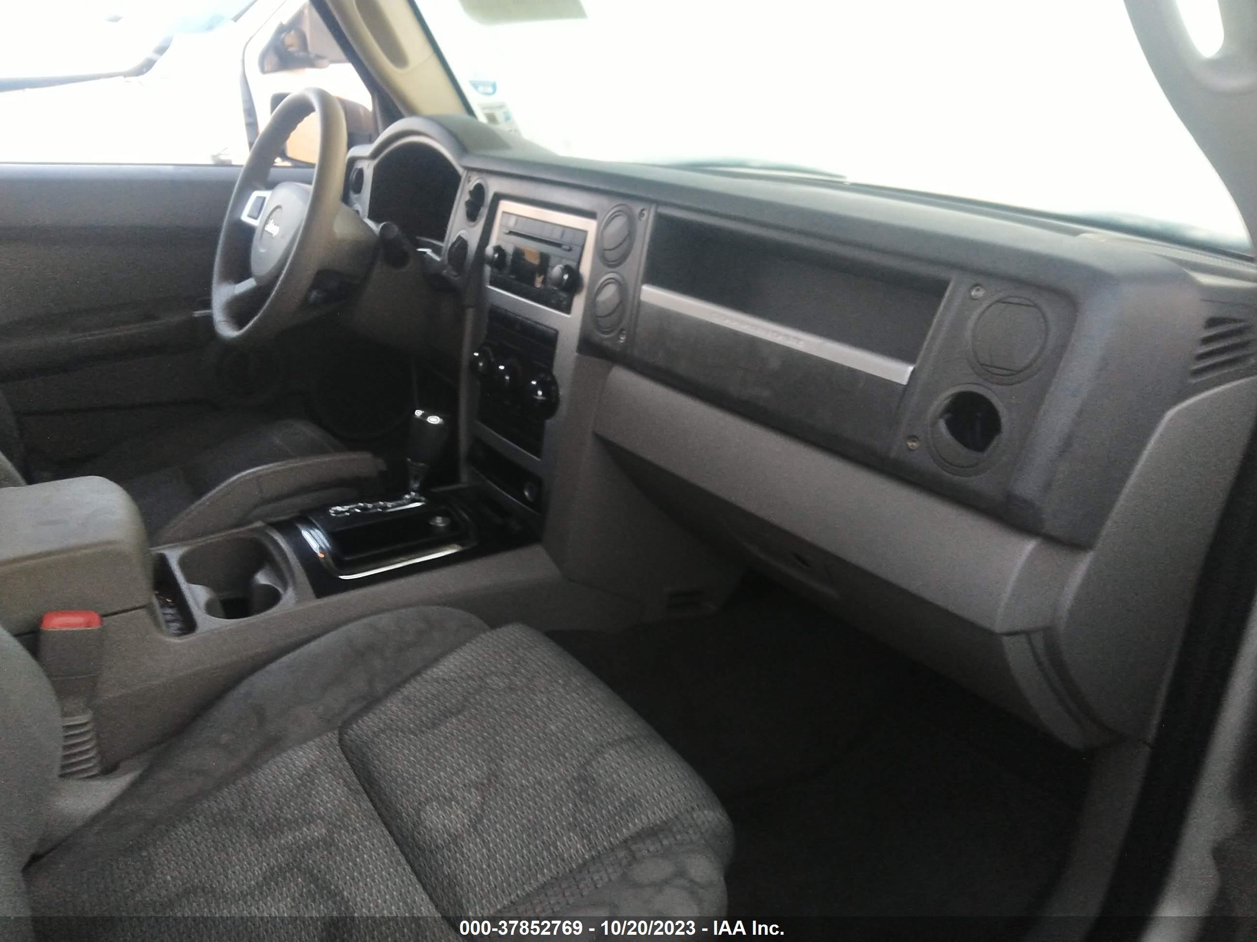 Photo 4 VIN: 1J8HH48K48C133291 - JEEP COMMANDER 