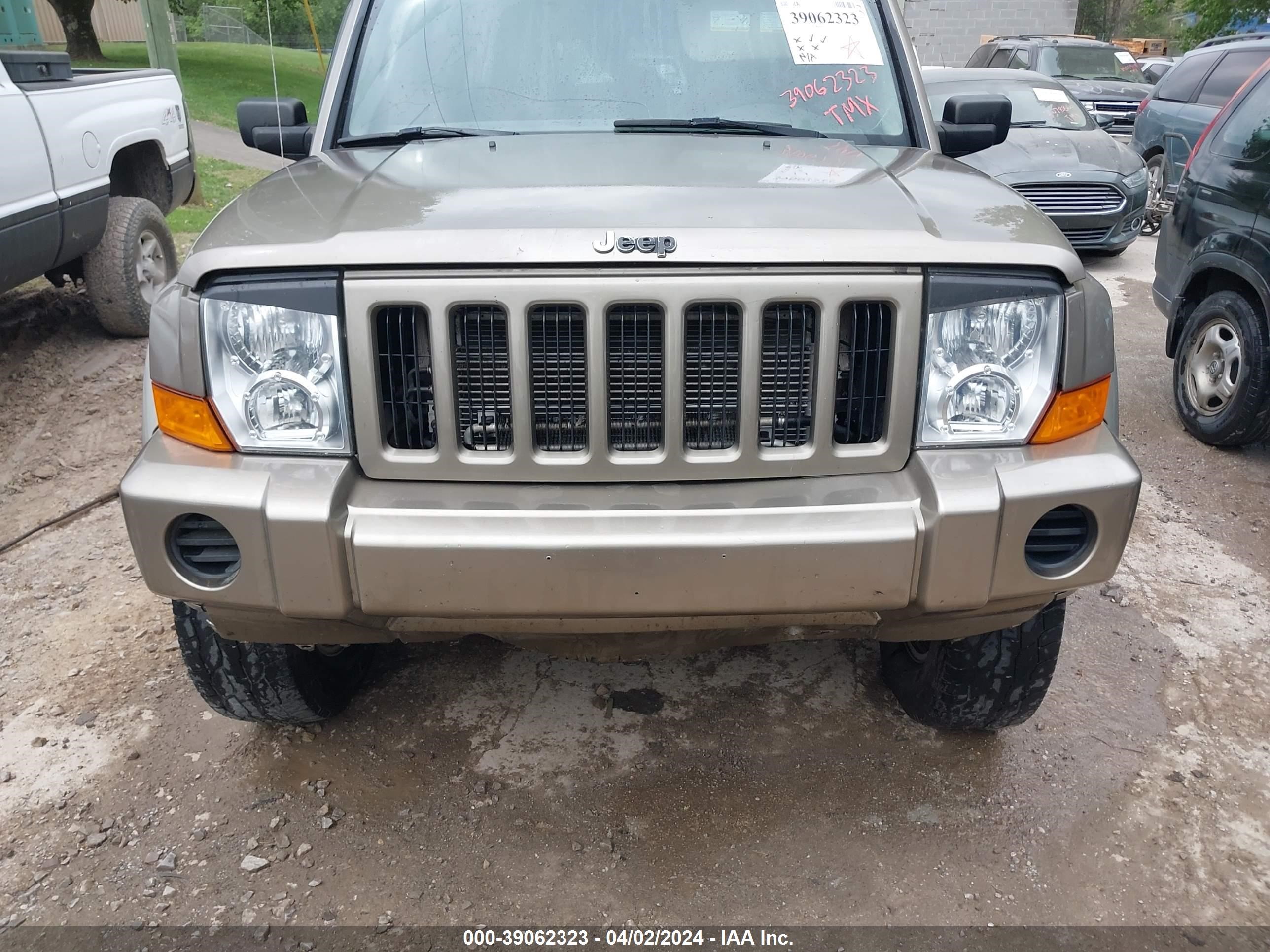 Photo 11 VIN: 1J8HH48K56C134737 - JEEP COMMANDER 