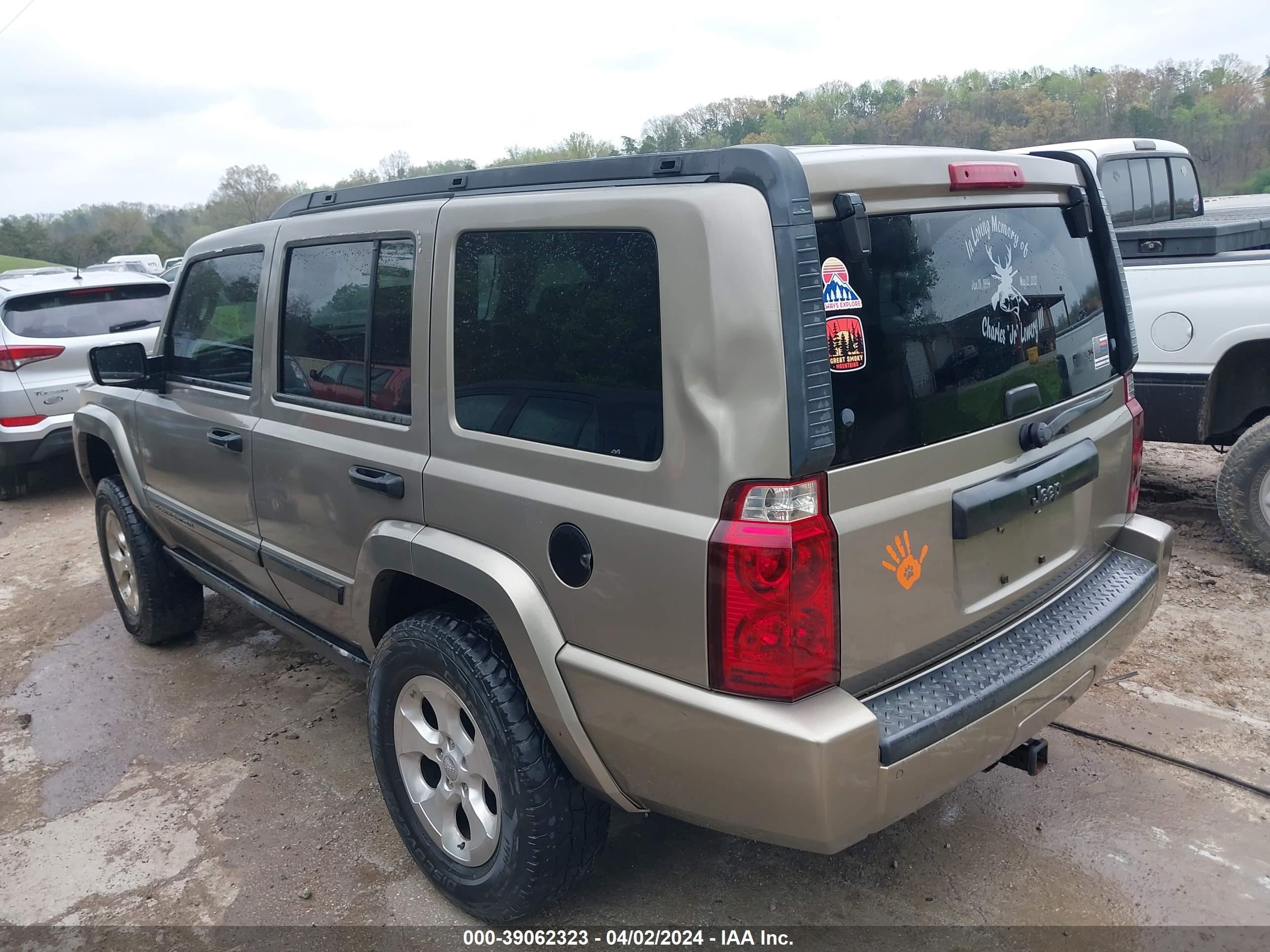 Photo 2 VIN: 1J8HH48K56C134737 - JEEP COMMANDER 