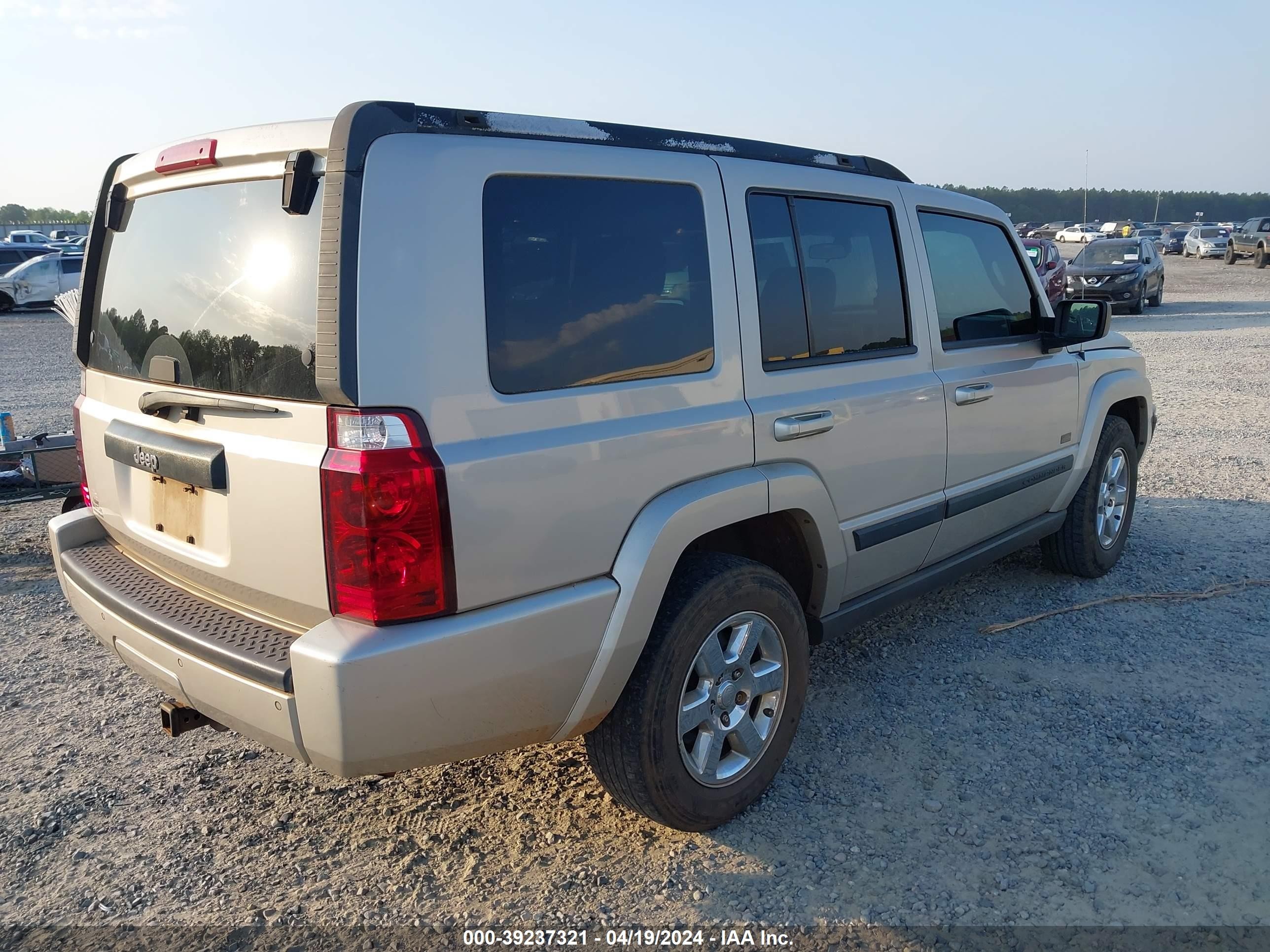 Photo 3 VIN: 1J8HH48K67C622449 - JEEP COMMANDER 