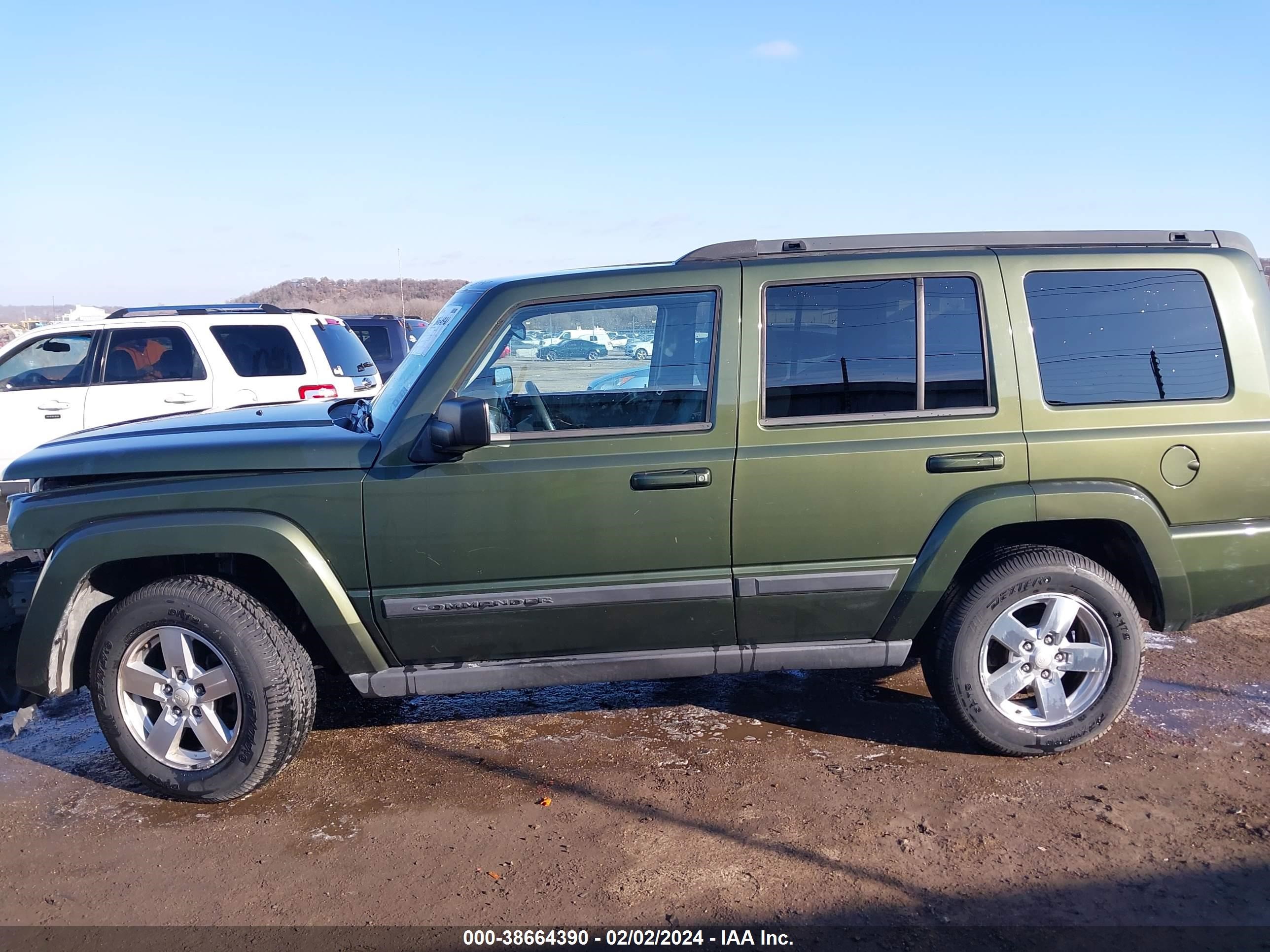 Photo 13 VIN: 1J8HH48K77C599036 - JEEP COMMANDER 