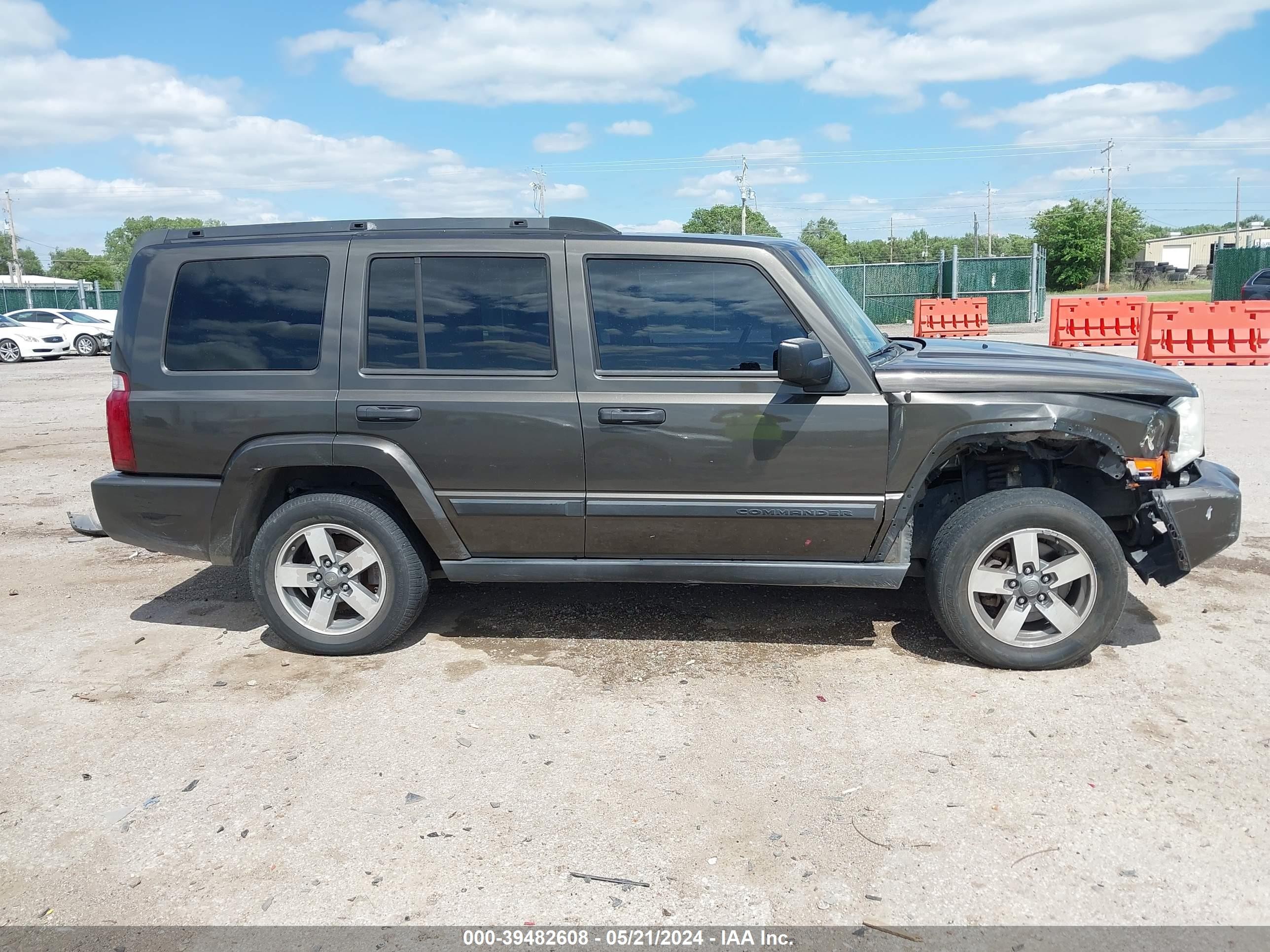 Photo 13 VIN: 1J8HH48K86C276743 - JEEP COMMANDER 