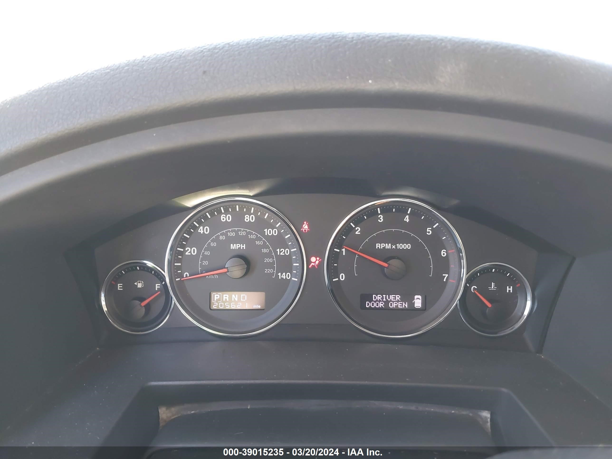 Photo 6 VIN: 1J8HH48K88C112072 - JEEP COMMANDER 