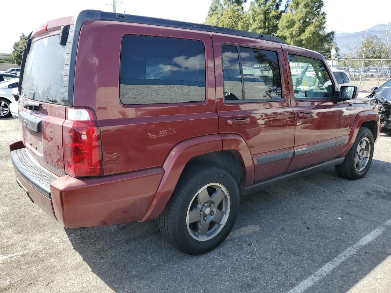 Photo 2 VIN: 1J8HH48K88C132063 - JEEP COMMANDER 