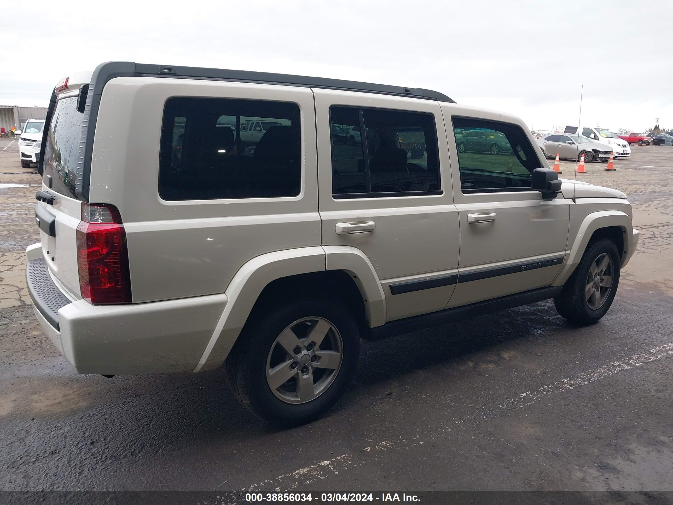 Photo 3 VIN: 1J8HH48K88C167671 - JEEP COMMANDER 