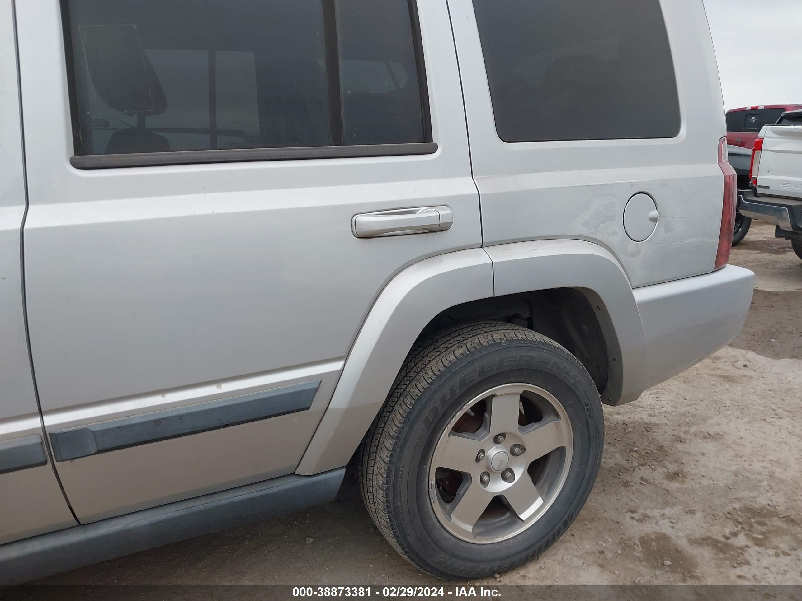 Photo 11 VIN: 1J8HH48K89C500260 - JEEP COMMANDER 