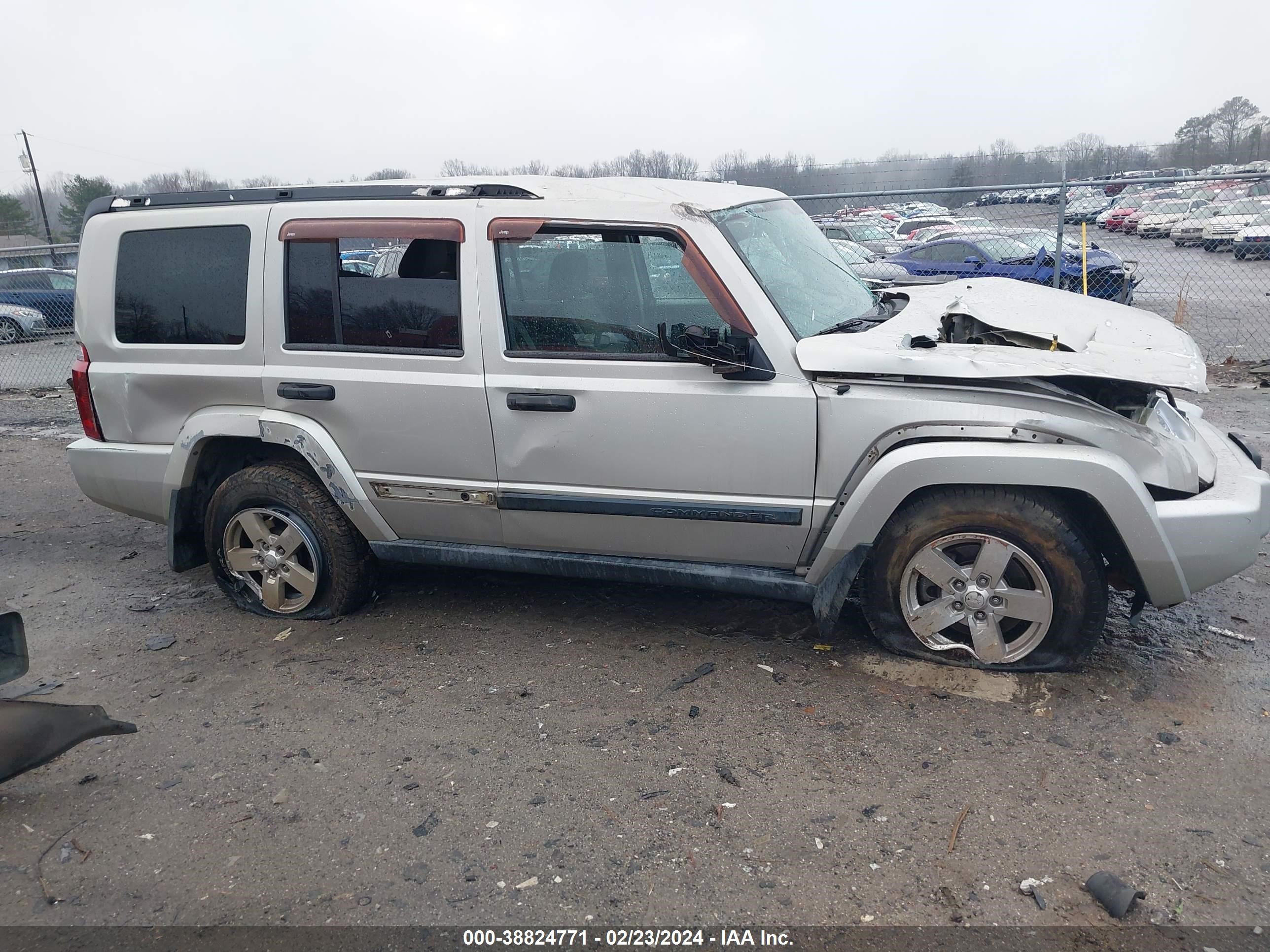 Photo 13 VIN: 1J8HH48N16C367721 - JEEP COMMANDER 