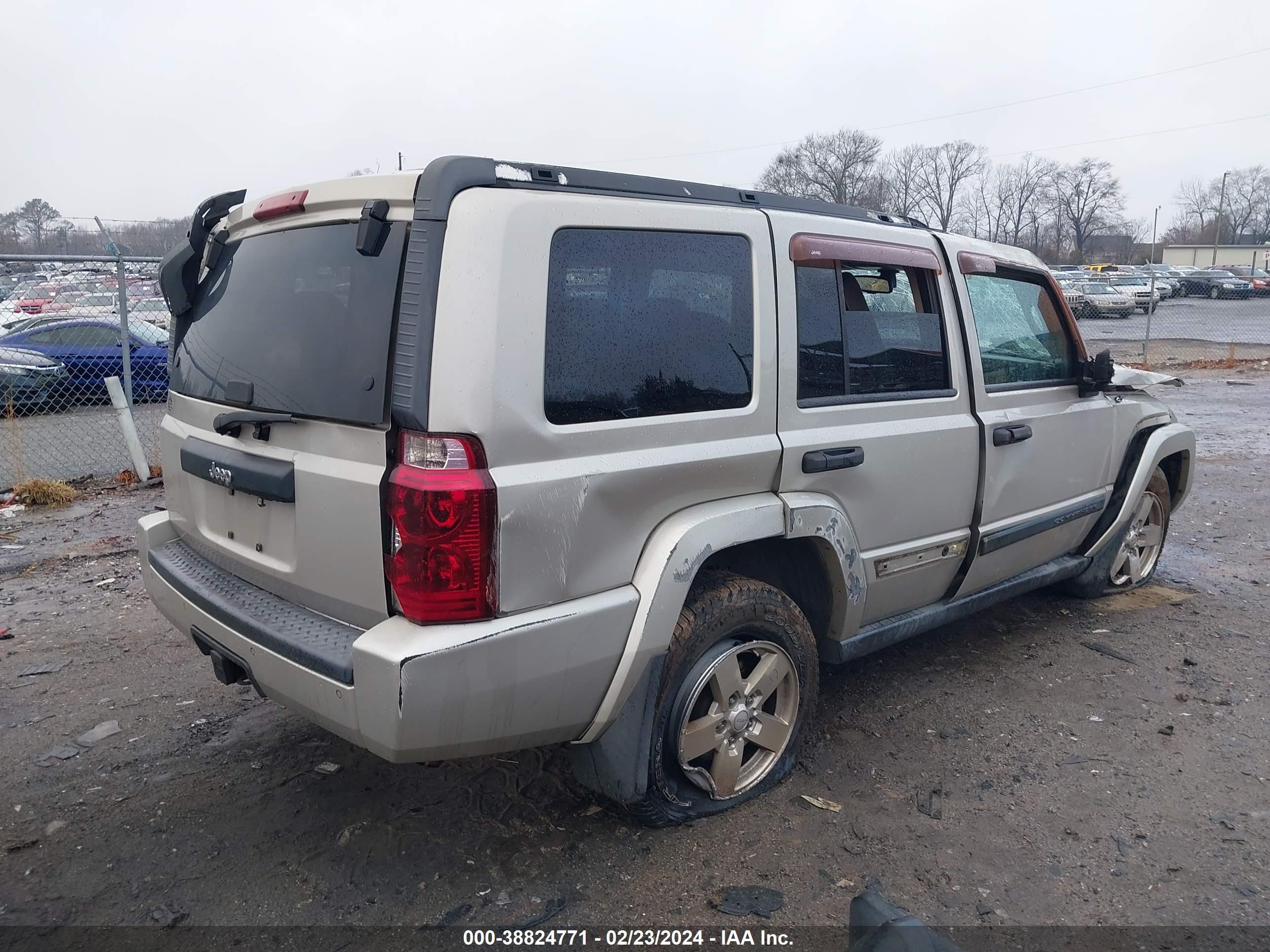 Photo 3 VIN: 1J8HH48N16C367721 - JEEP COMMANDER 