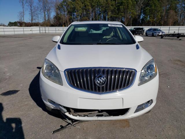 Photo 4 VIN: 1J8HH48N86C151848 - BUICK VERANO 